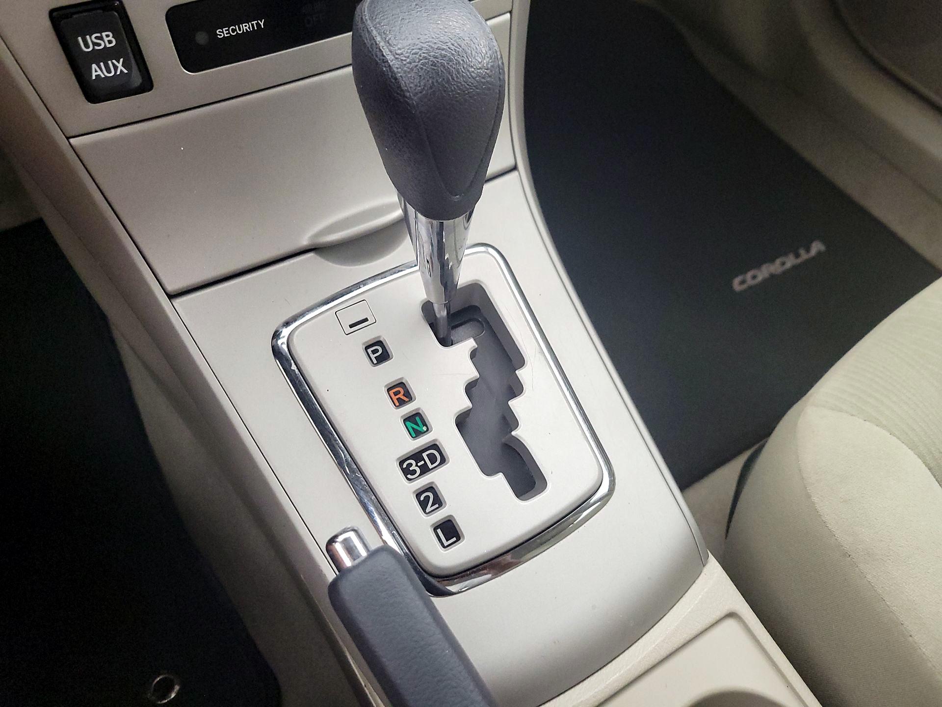 Thumbnail: 2013 Toyota Corolla - 16