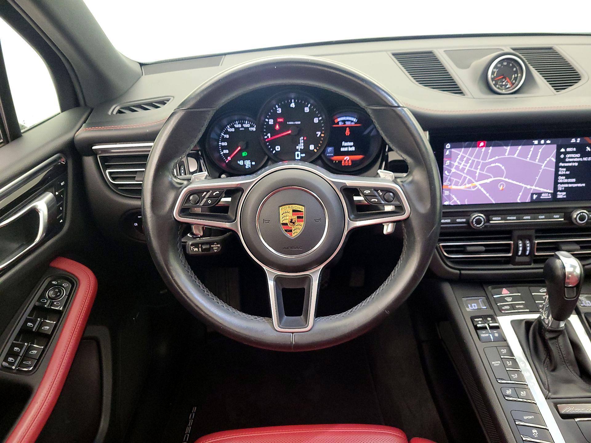 Thumbnail: 2021 Porsche Macan - 10