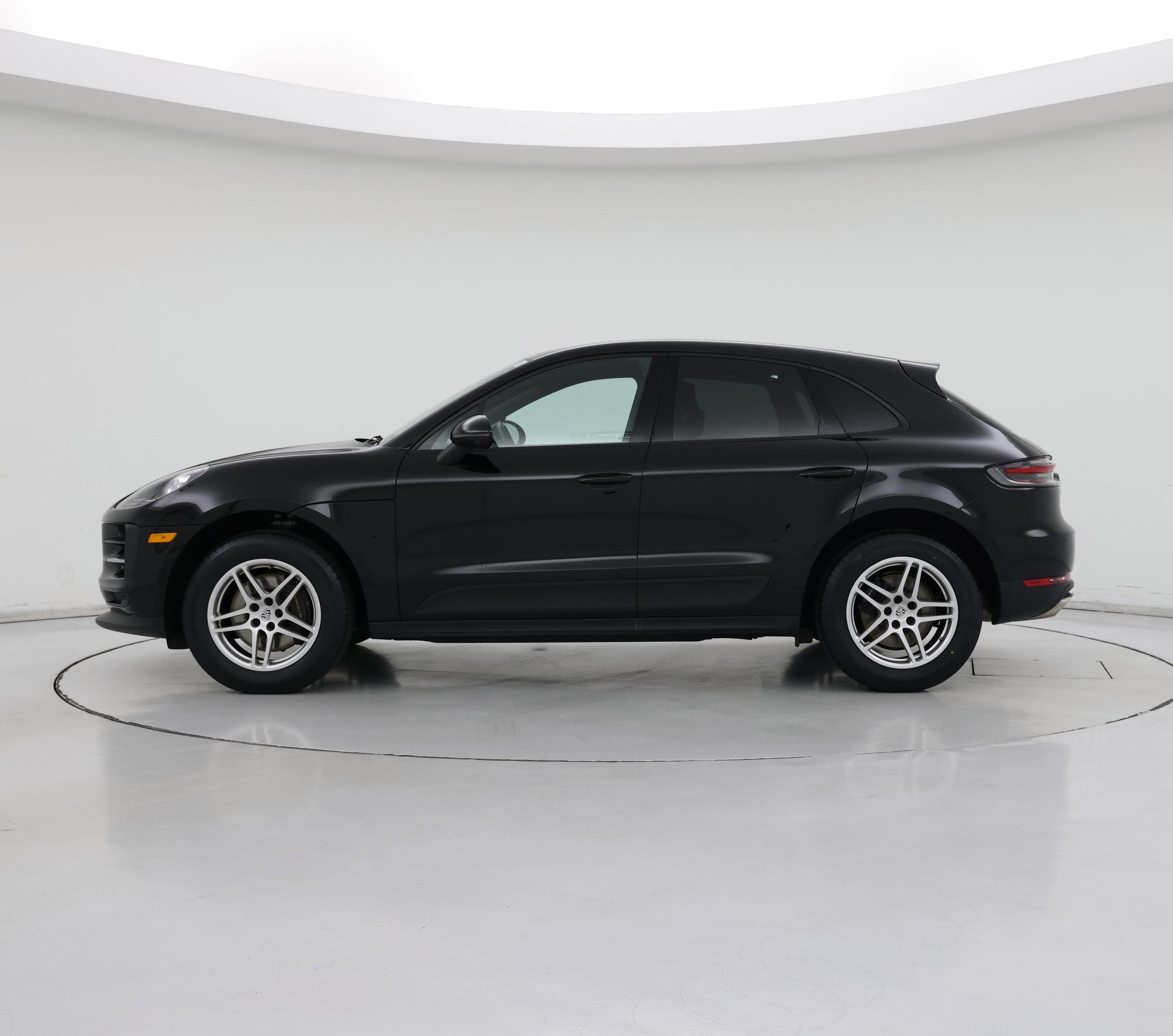 Thumbnail: 2021 Porsche Macan - 3