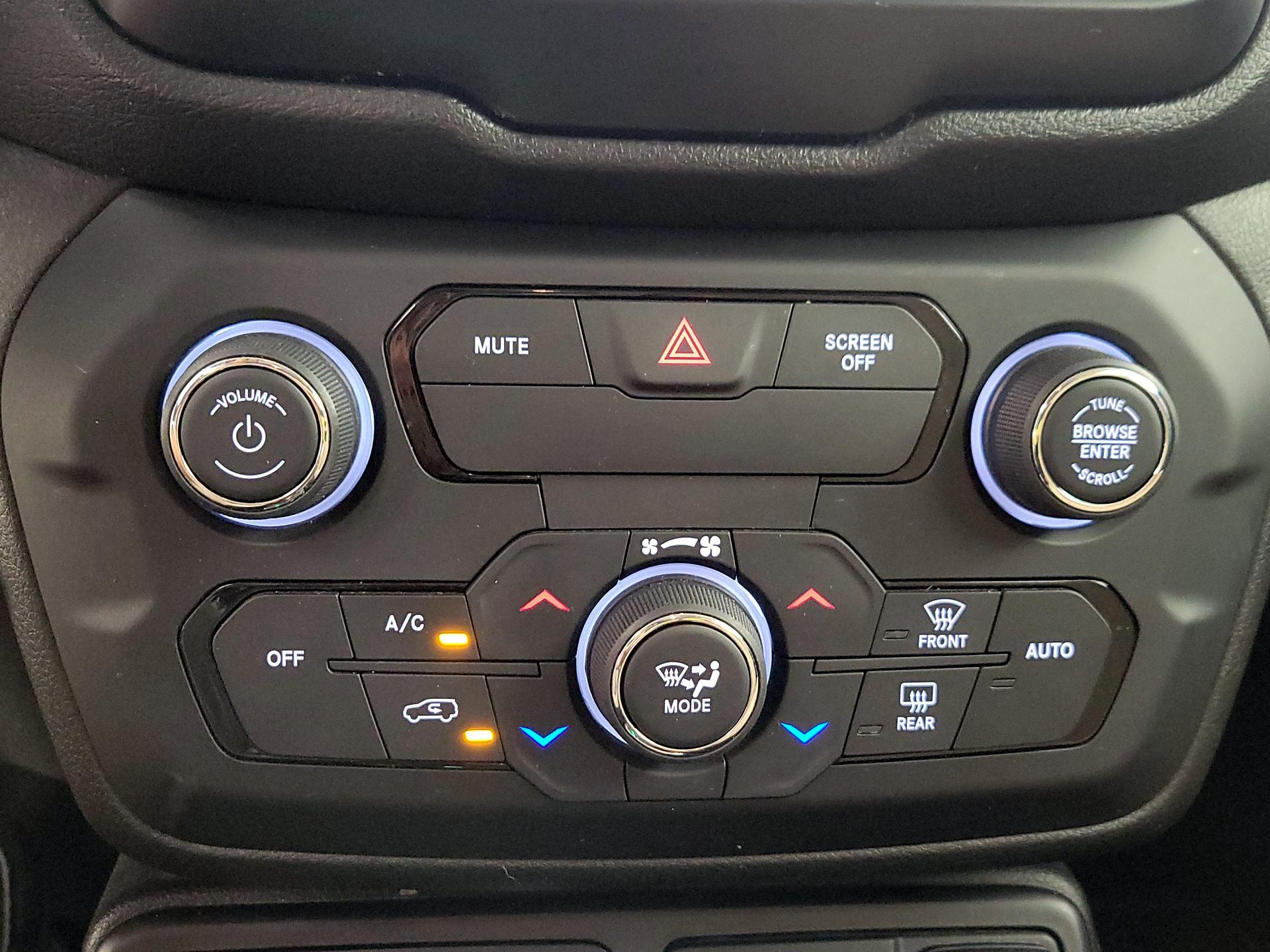 Thumbnail: 2018 Jeep Renegade - 16