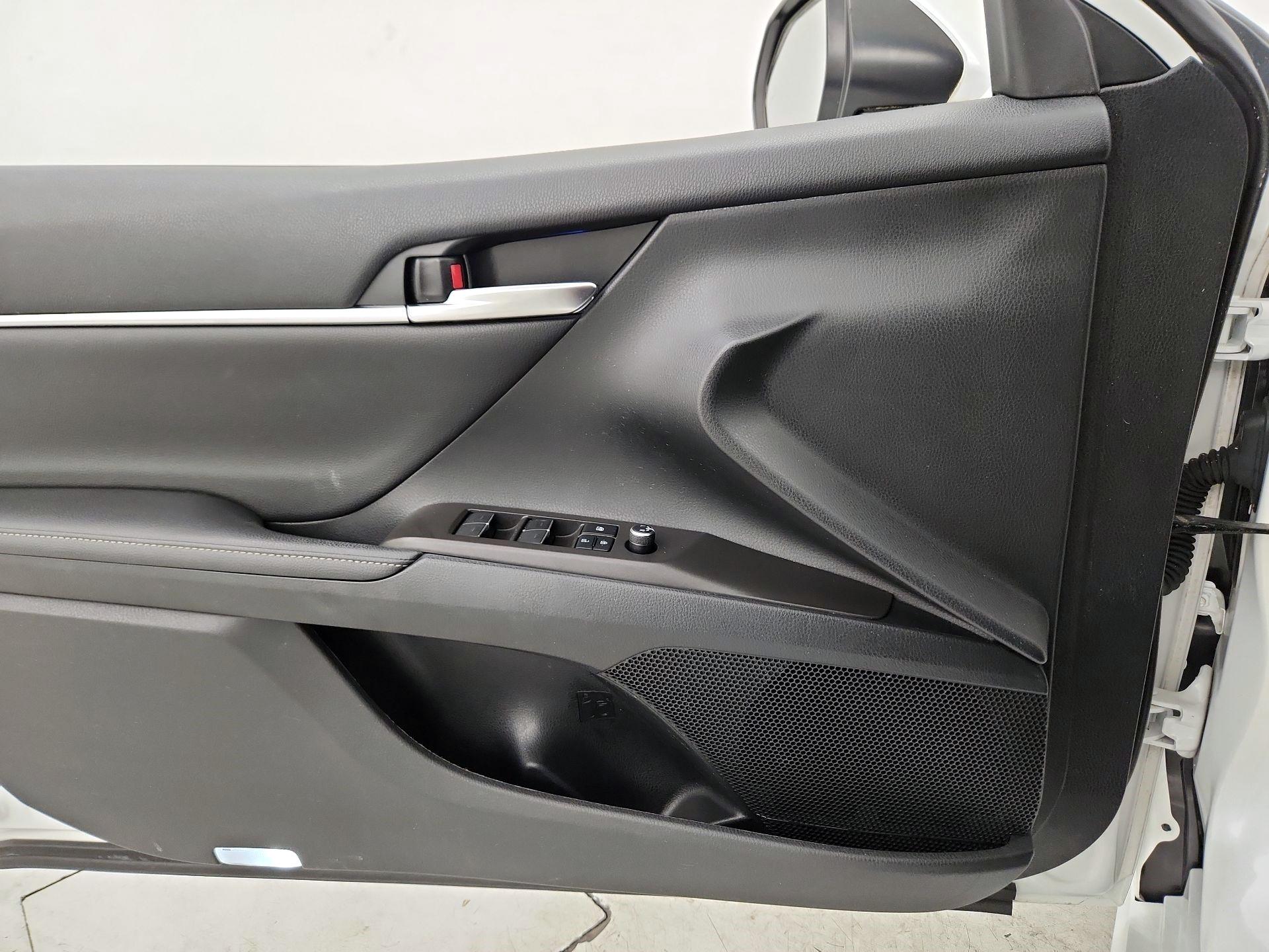 Thumbnail: 2021 Toyota Camry - 12
