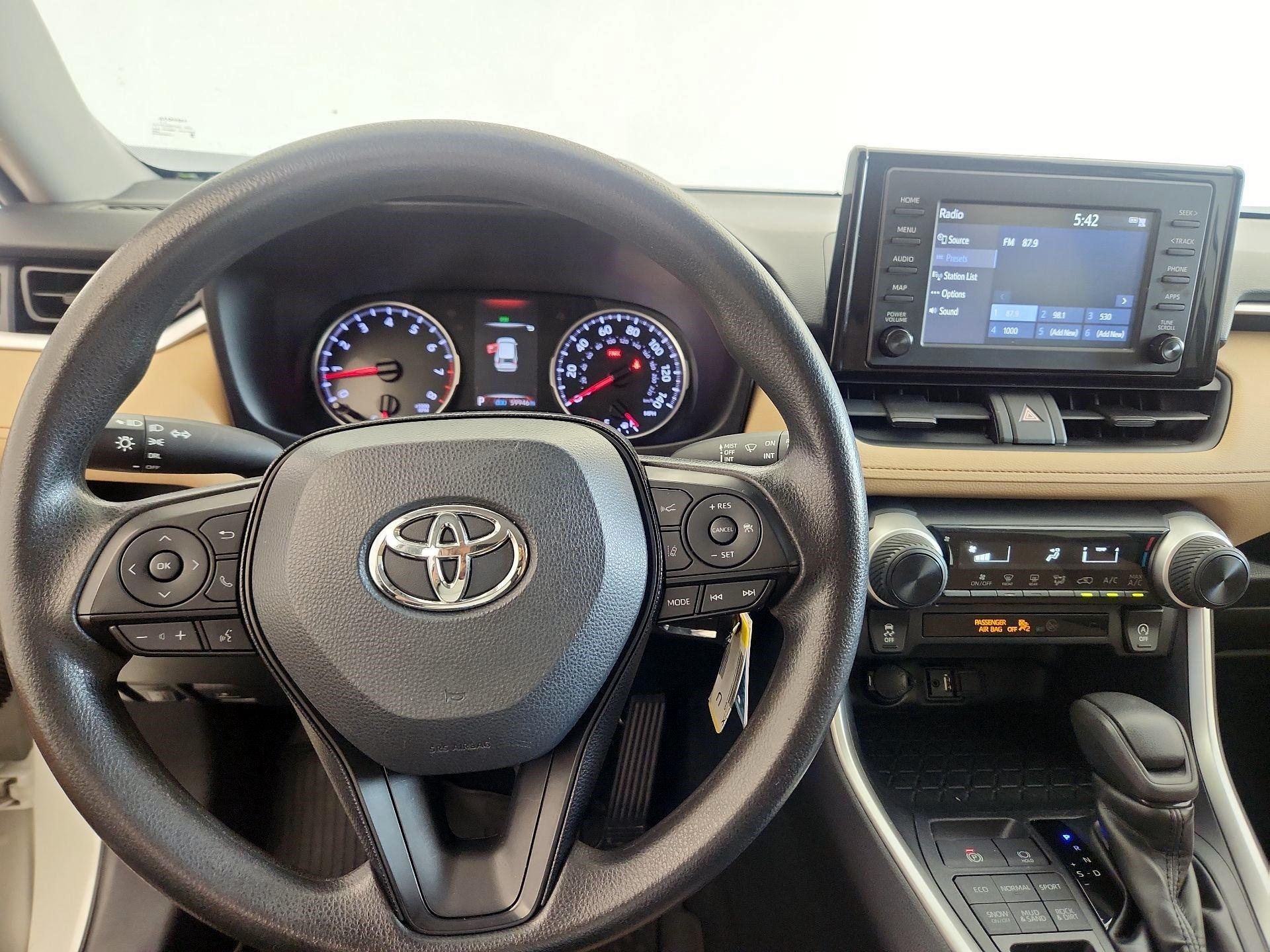 Thumbnail: 2019 Toyota RAV4 - 9