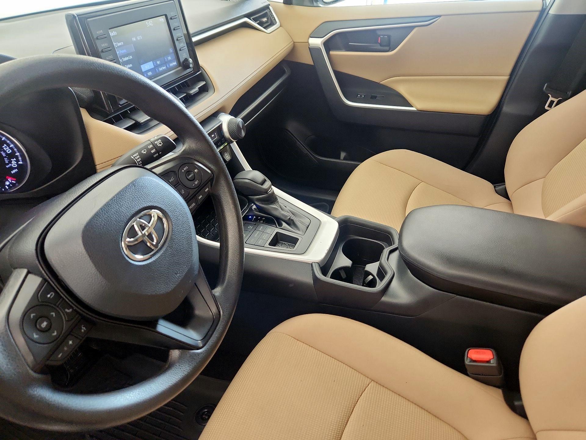 Thumbnail: 2019 Toyota RAV4 - 11
