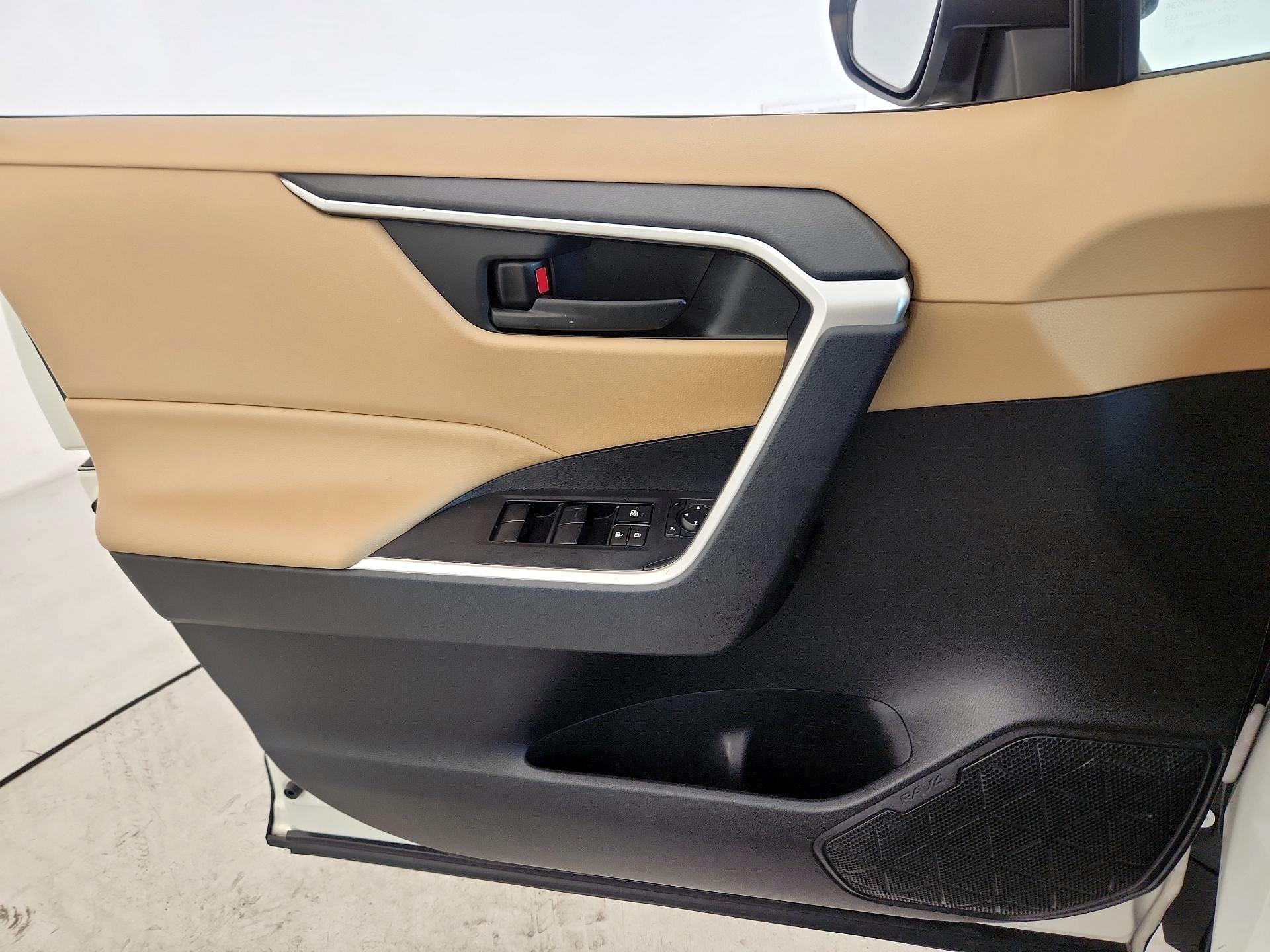 Thumbnail: 2019 Toyota RAV4 - 12