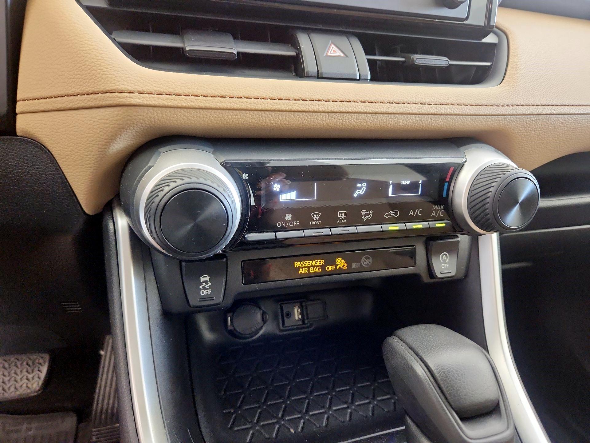 Thumbnail: 2019 Toyota RAV4 - 16
