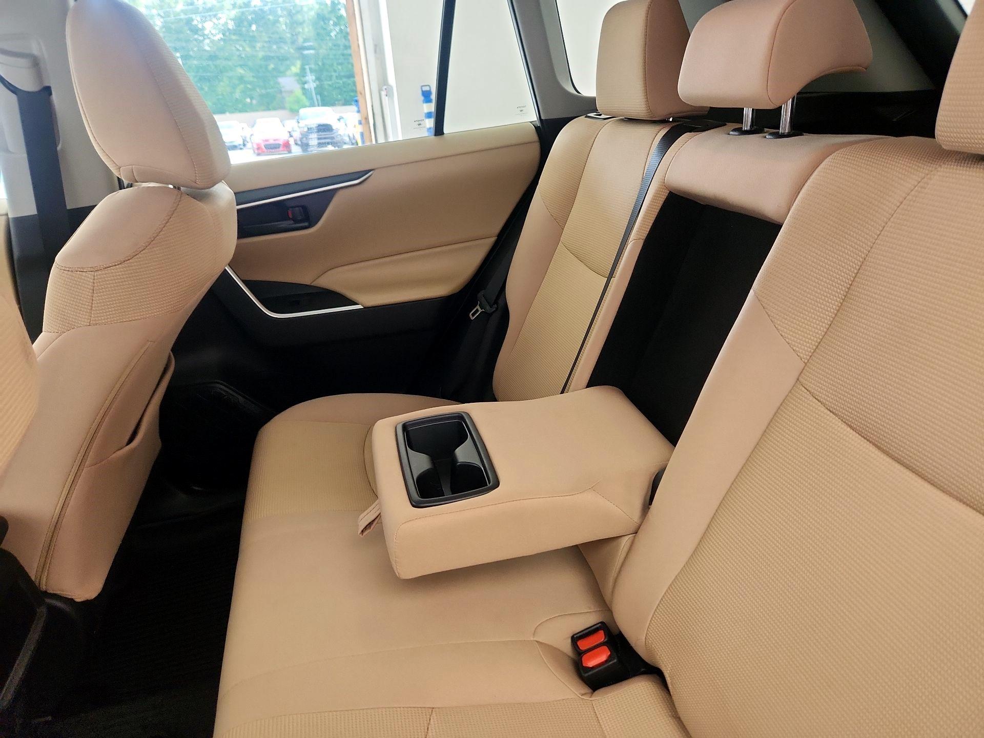Thumbnail: 2019 Toyota RAV4 - 19
