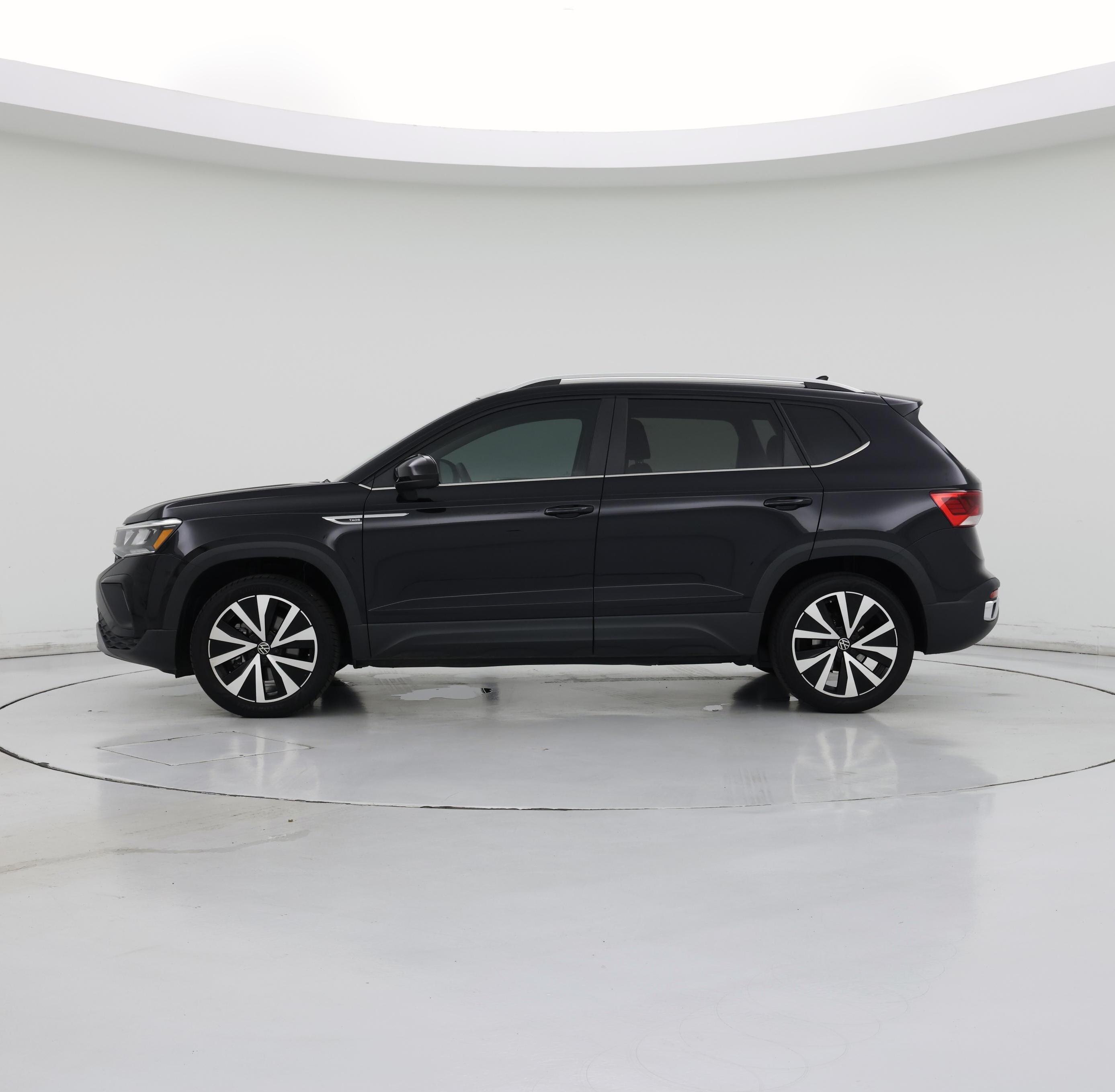 Thumbnail: 2023 Volkswagen Taos - 3