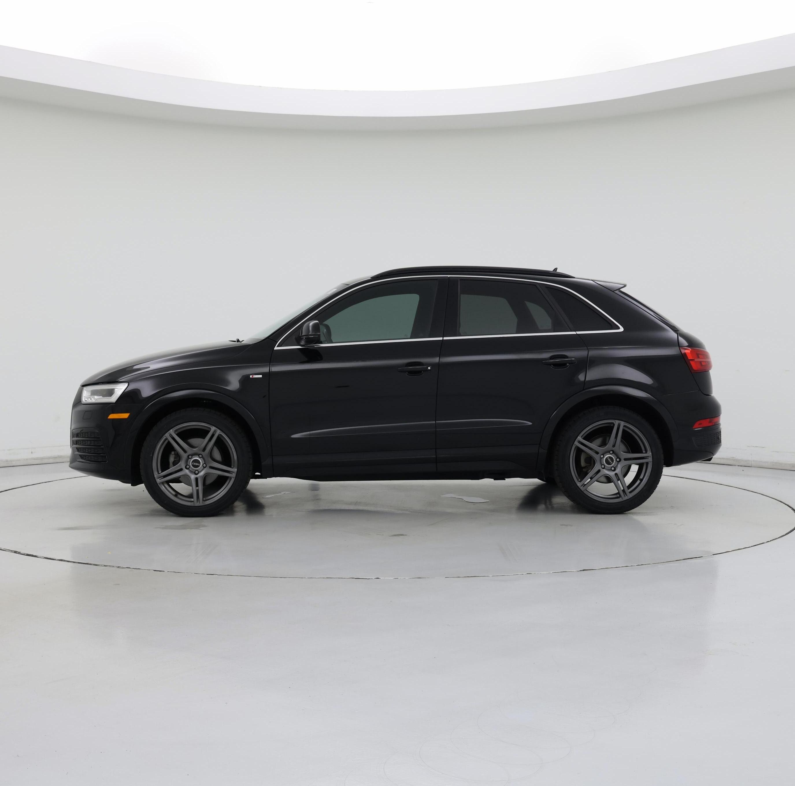 Thumbnail: 2017 Audi Q3 - 3