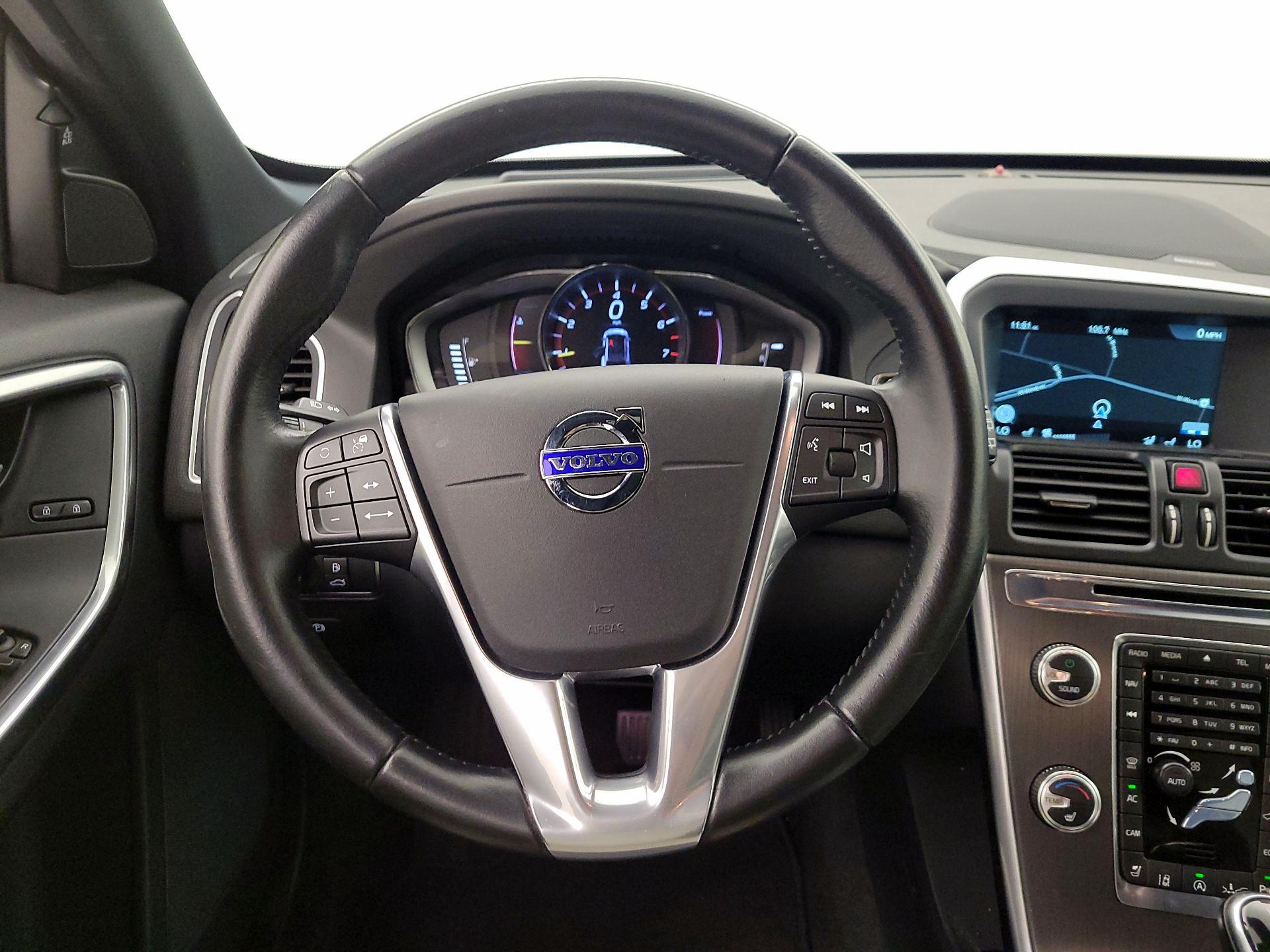 Thumbnail: 2016 Volvo XC60 - 10
