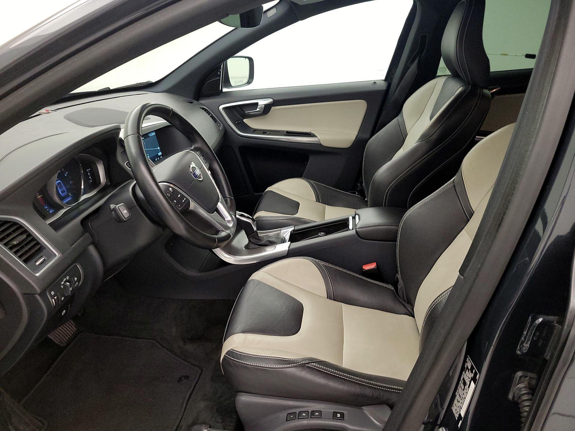 Thumbnail: 2016 Volvo XC60 - 11