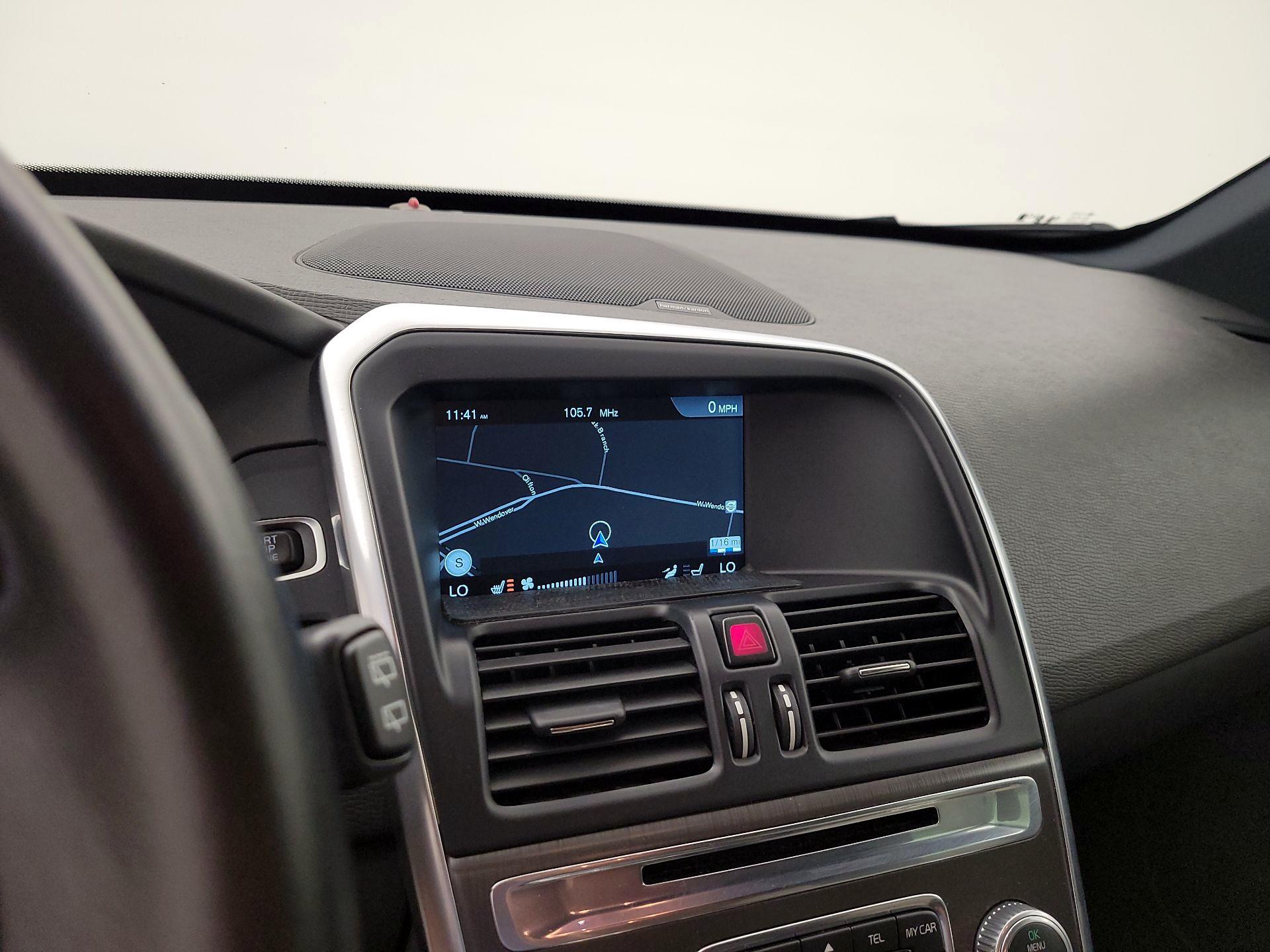 Thumbnail: 2016 Volvo XC60 - 14