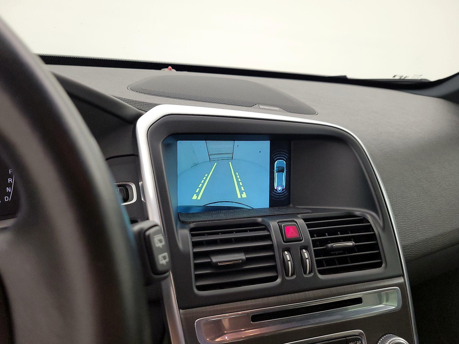 Thumbnail: 2016 Volvo XC60 - 15