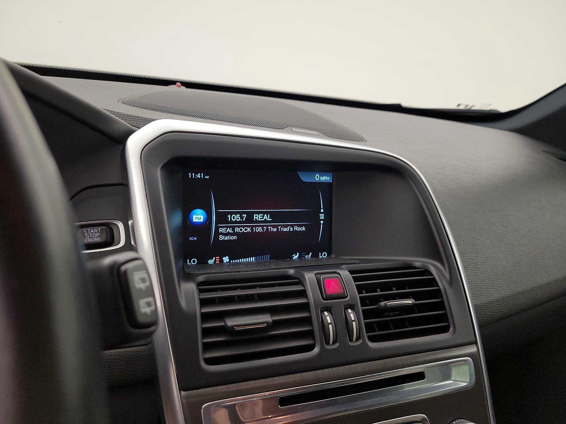 Thumbnail: 2016 Volvo XC60 - 16