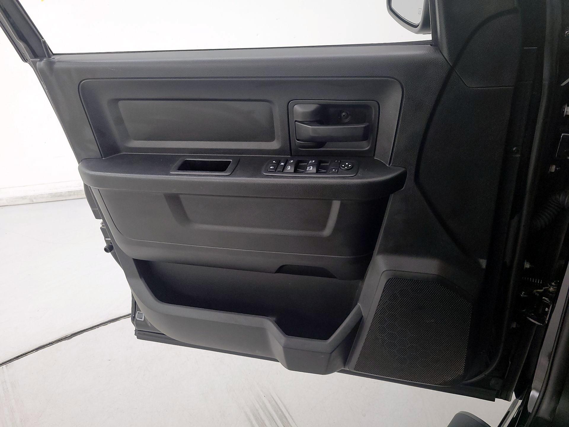 Thumbnail: 2019 RAM 1500 Classic - 12