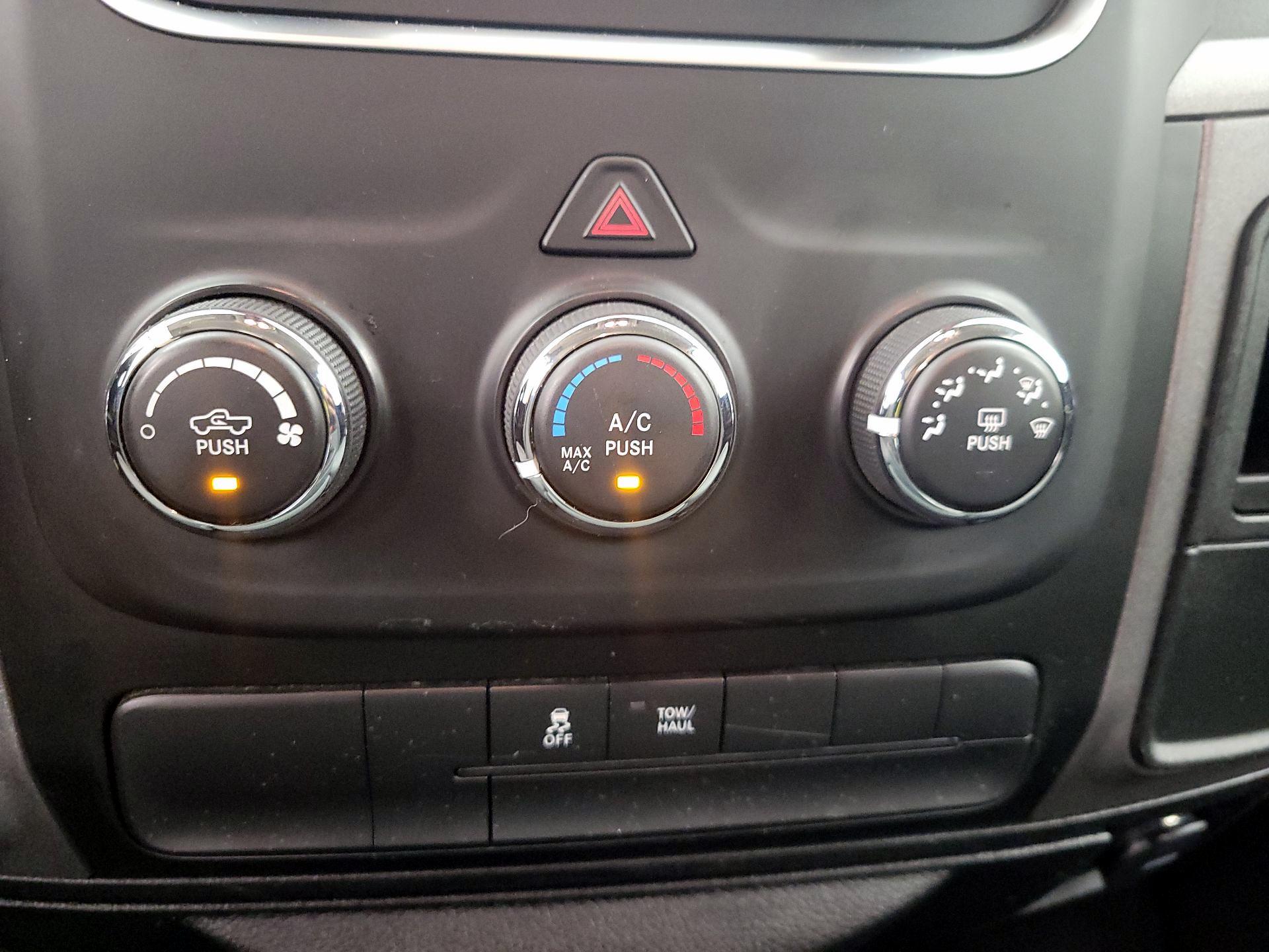 Thumbnail: 2019 RAM 1500 Classic - 16