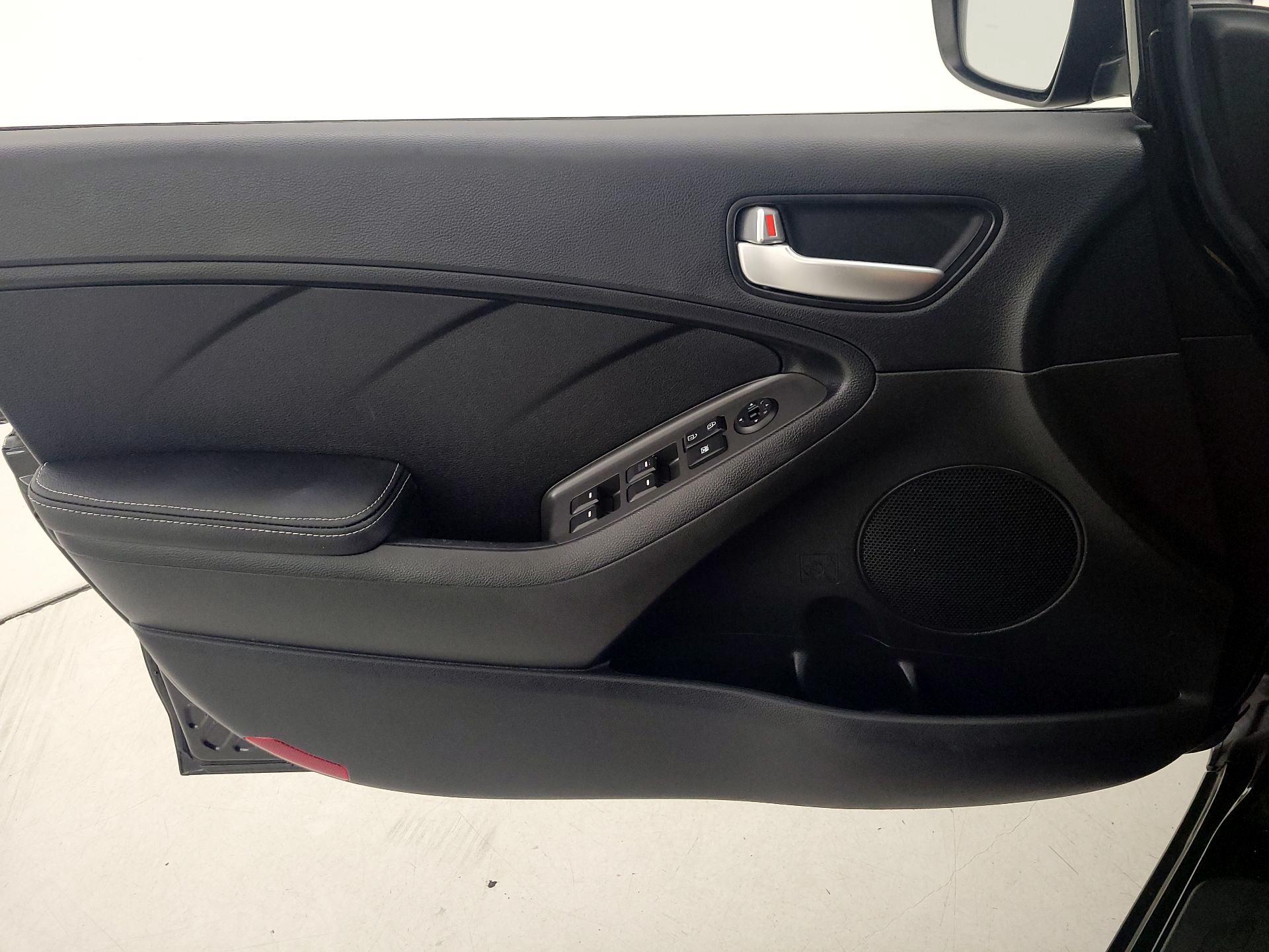 Thumbnail: 2017 Kia Forte - 12