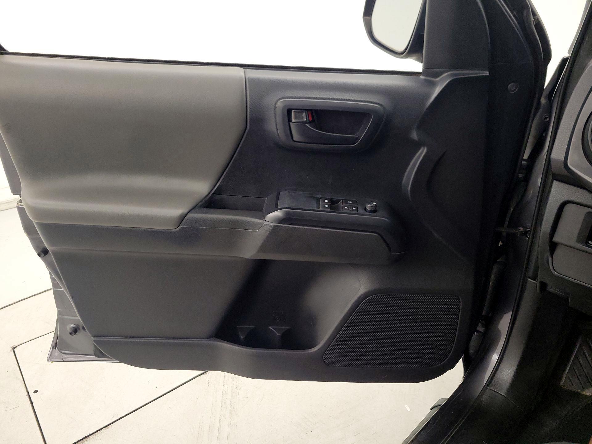 Thumbnail: 2019 Toyota Tacoma - 12