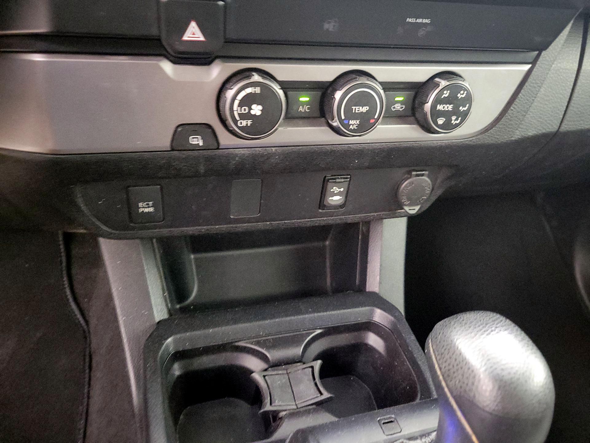 Thumbnail: 2019 Toyota Tacoma - 18