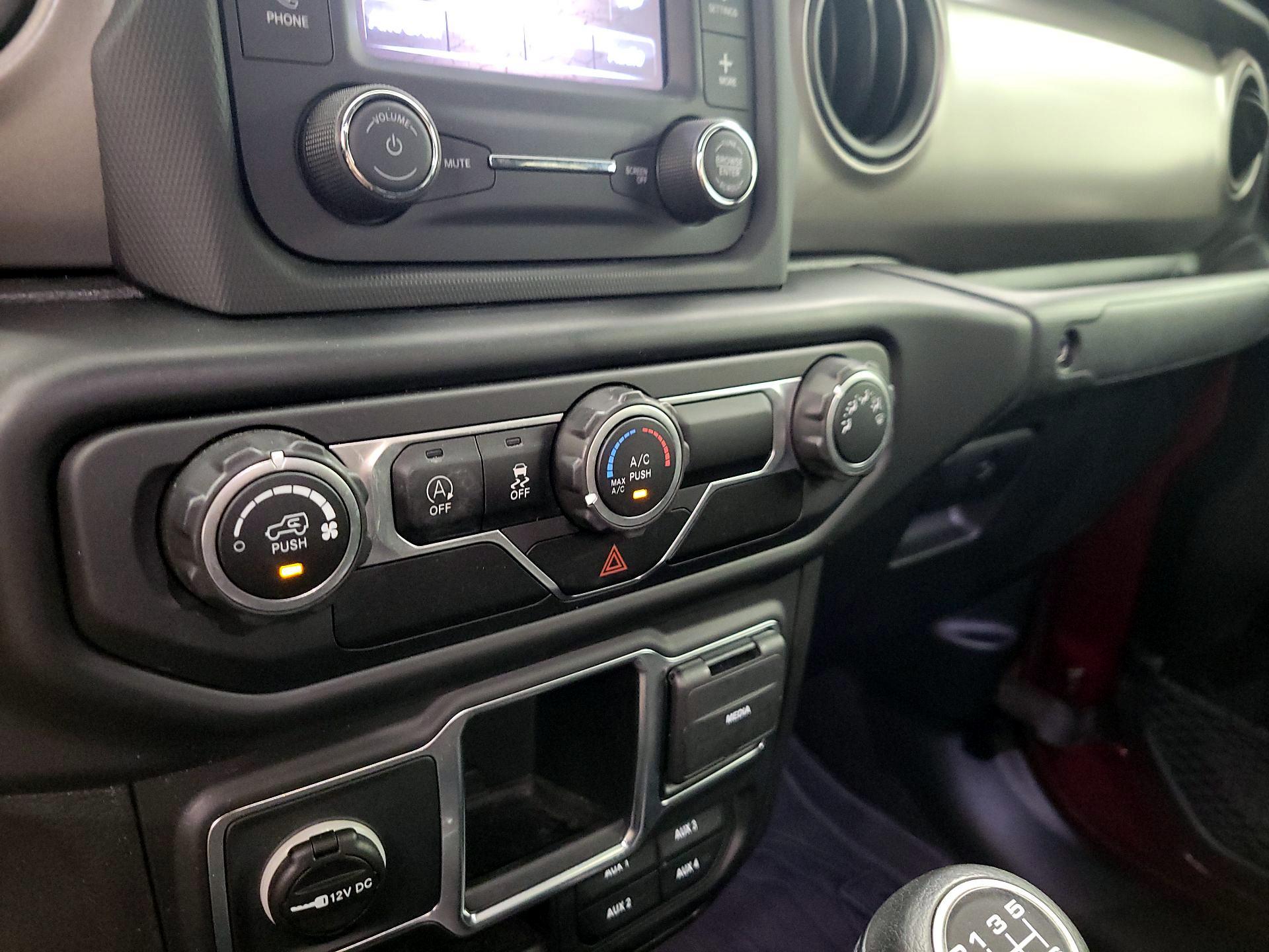 Thumbnail: 2021 Jeep Gladiator - 16
