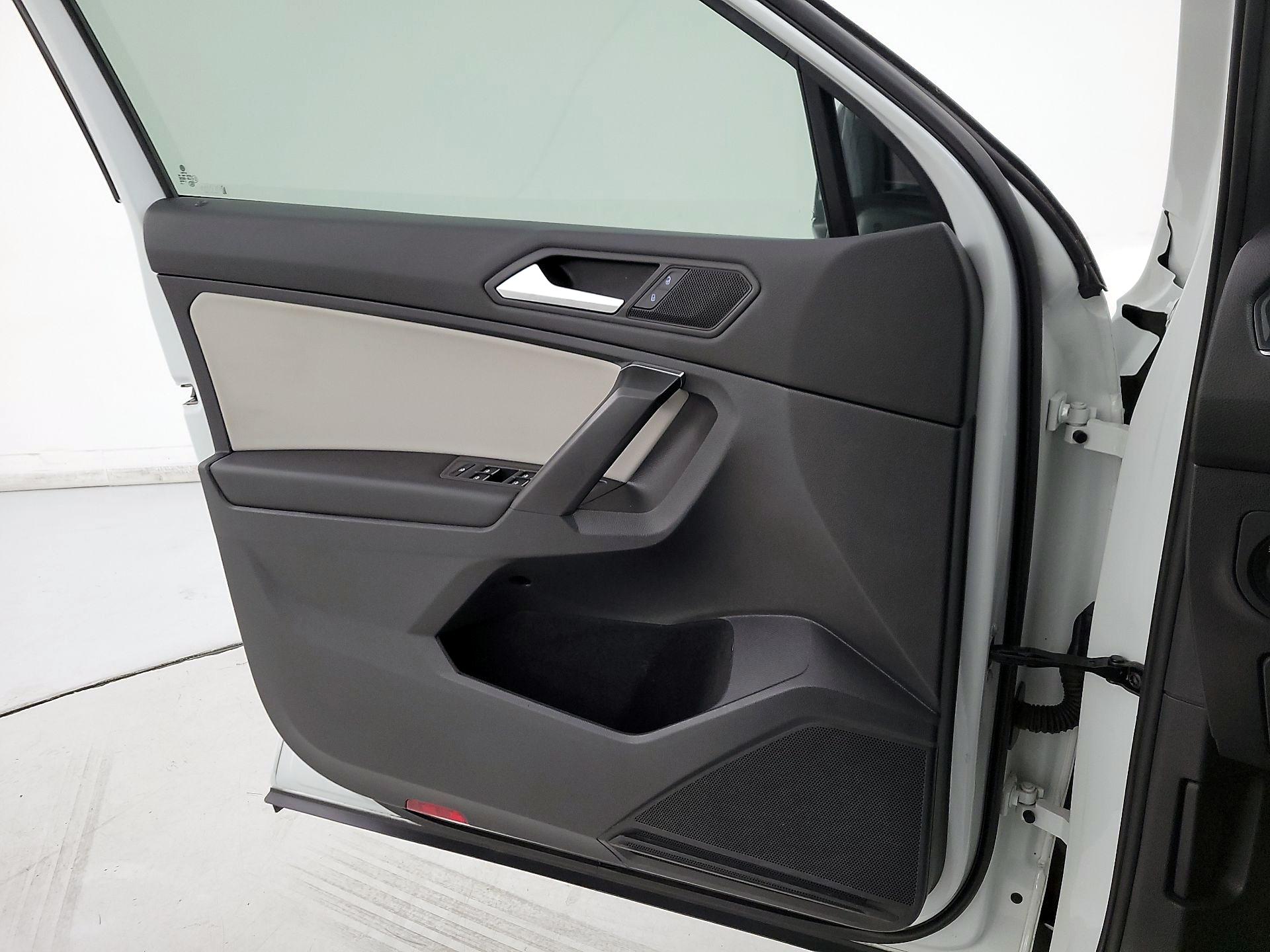 Thumbnail: 2021 Volkswagen Tiguan - 12