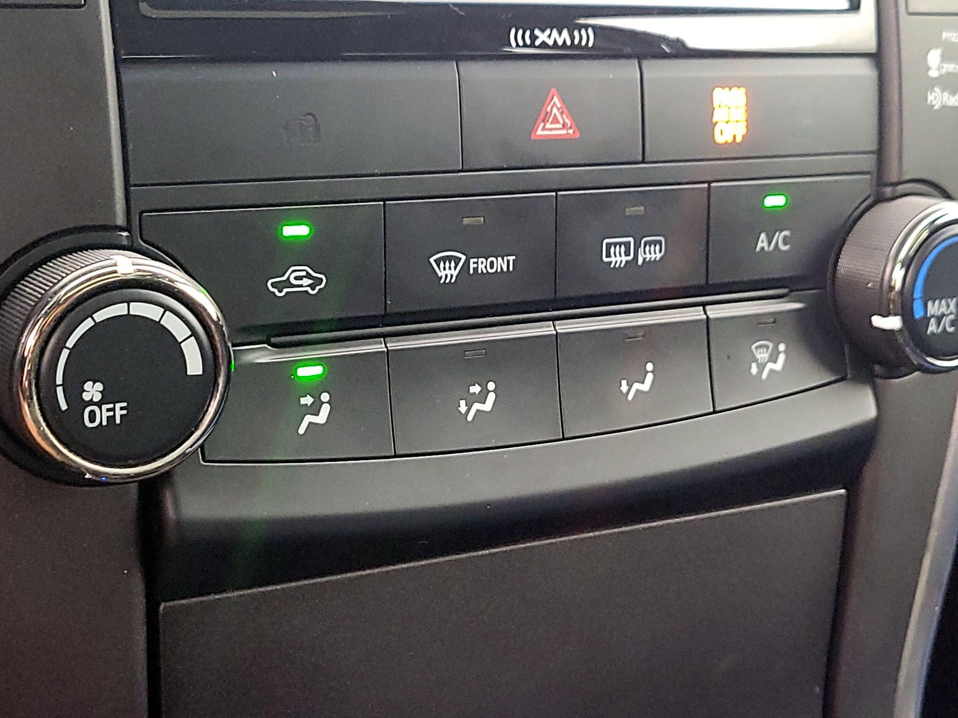 Thumbnail: 2016 Toyota Camry - 16