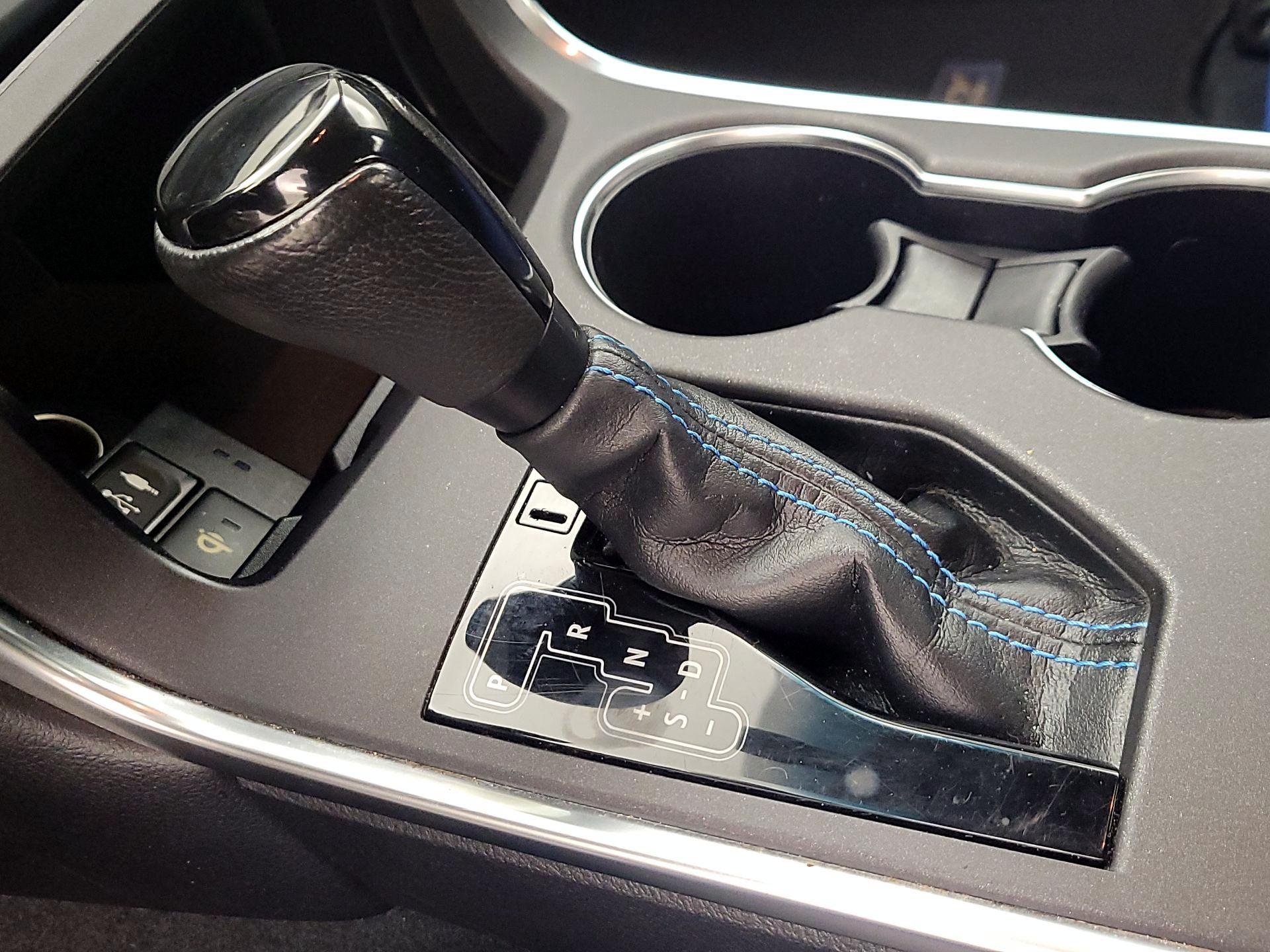 Thumbnail: 2016 Toyota Camry - 17