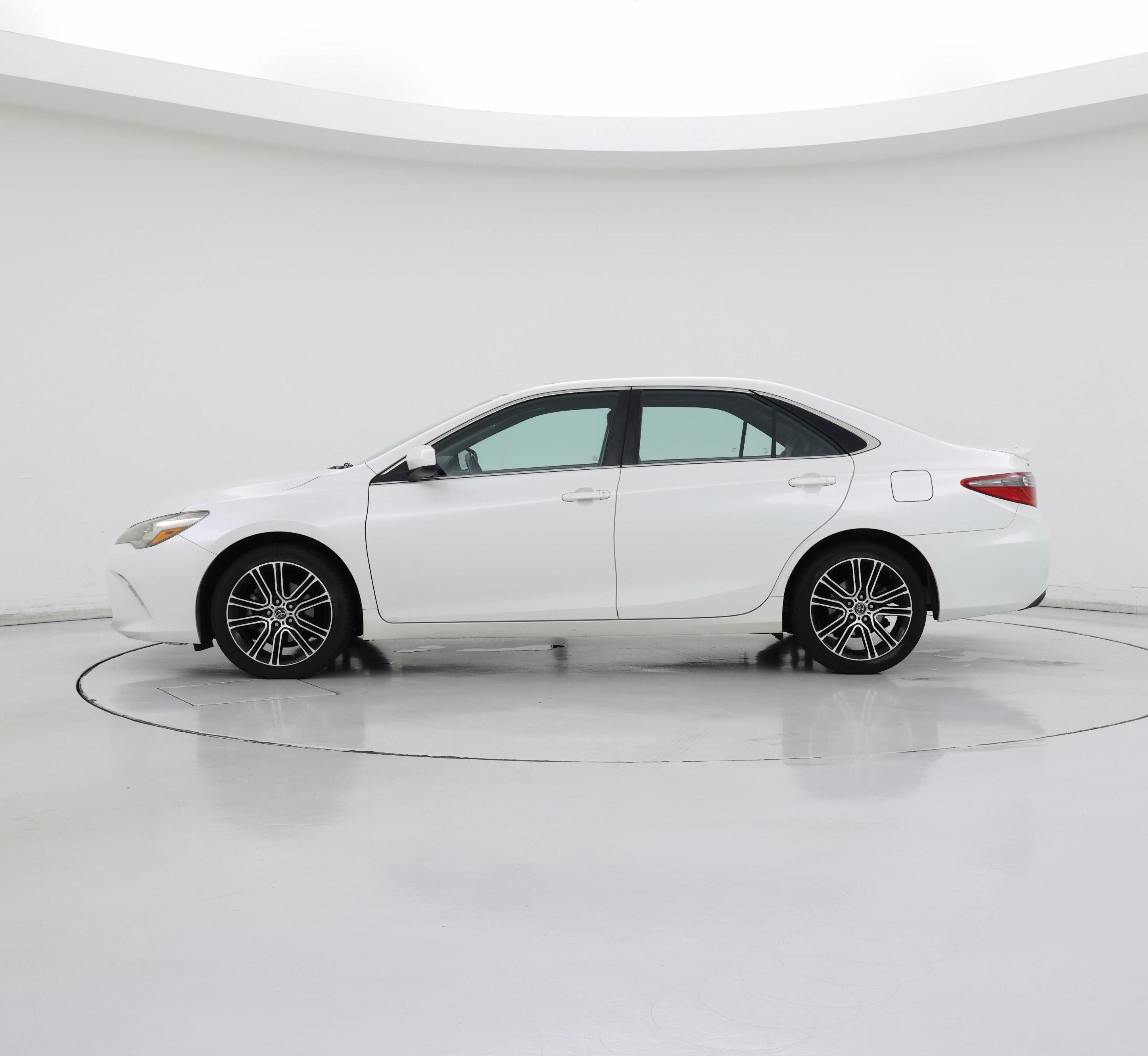 Thumbnail: 2016 Toyota Camry - 3