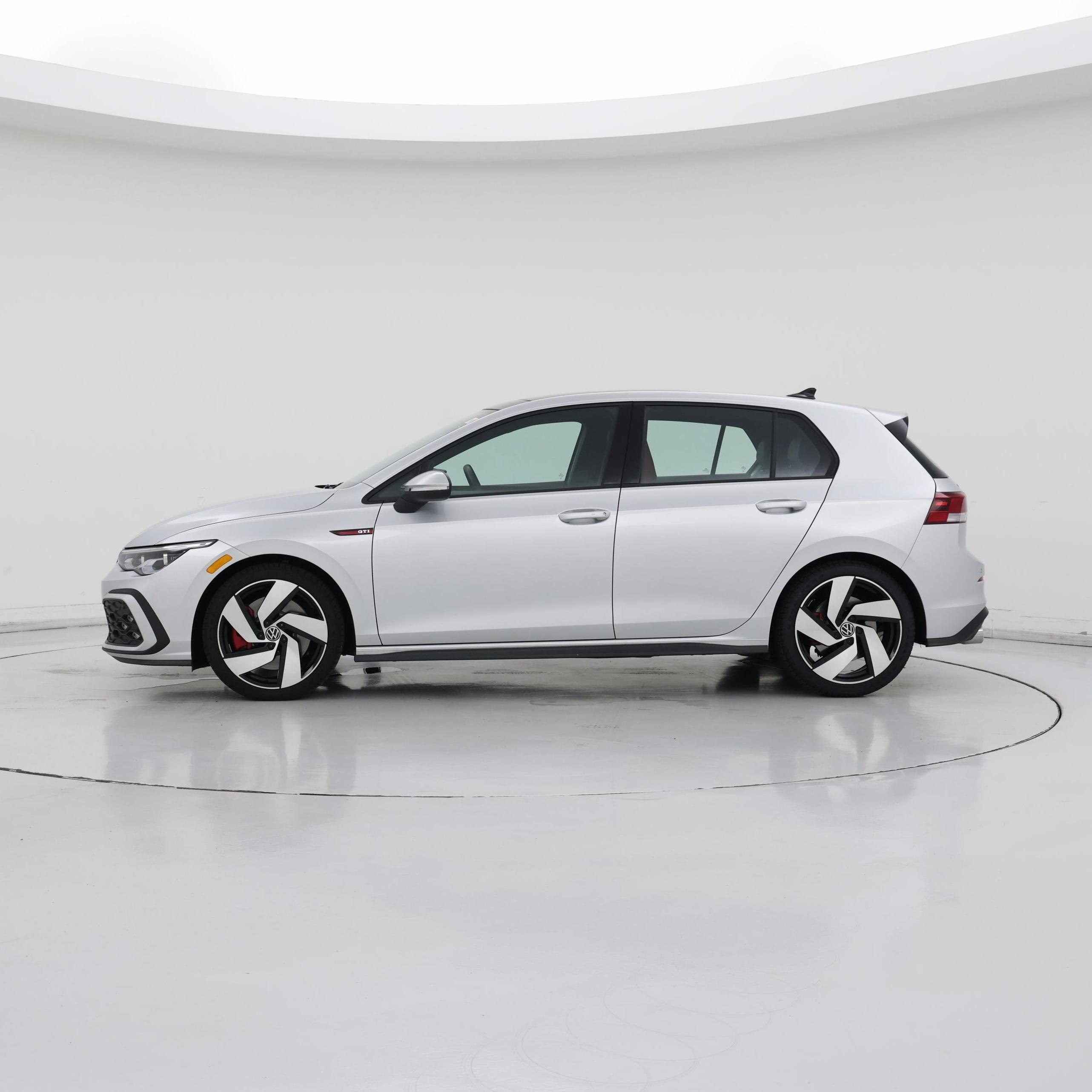 Thumbnail: 2023 Volkswagen Golf - 3
