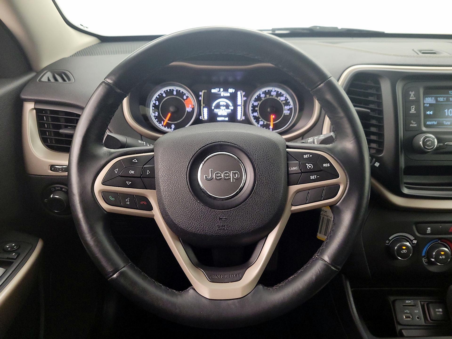 Thumbnail: 2017 Jeep Cherokee - 10