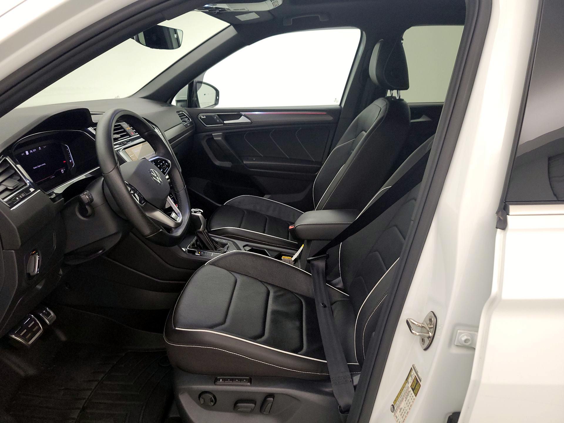 Thumbnail: 2022 Volkswagen Tiguan - 11