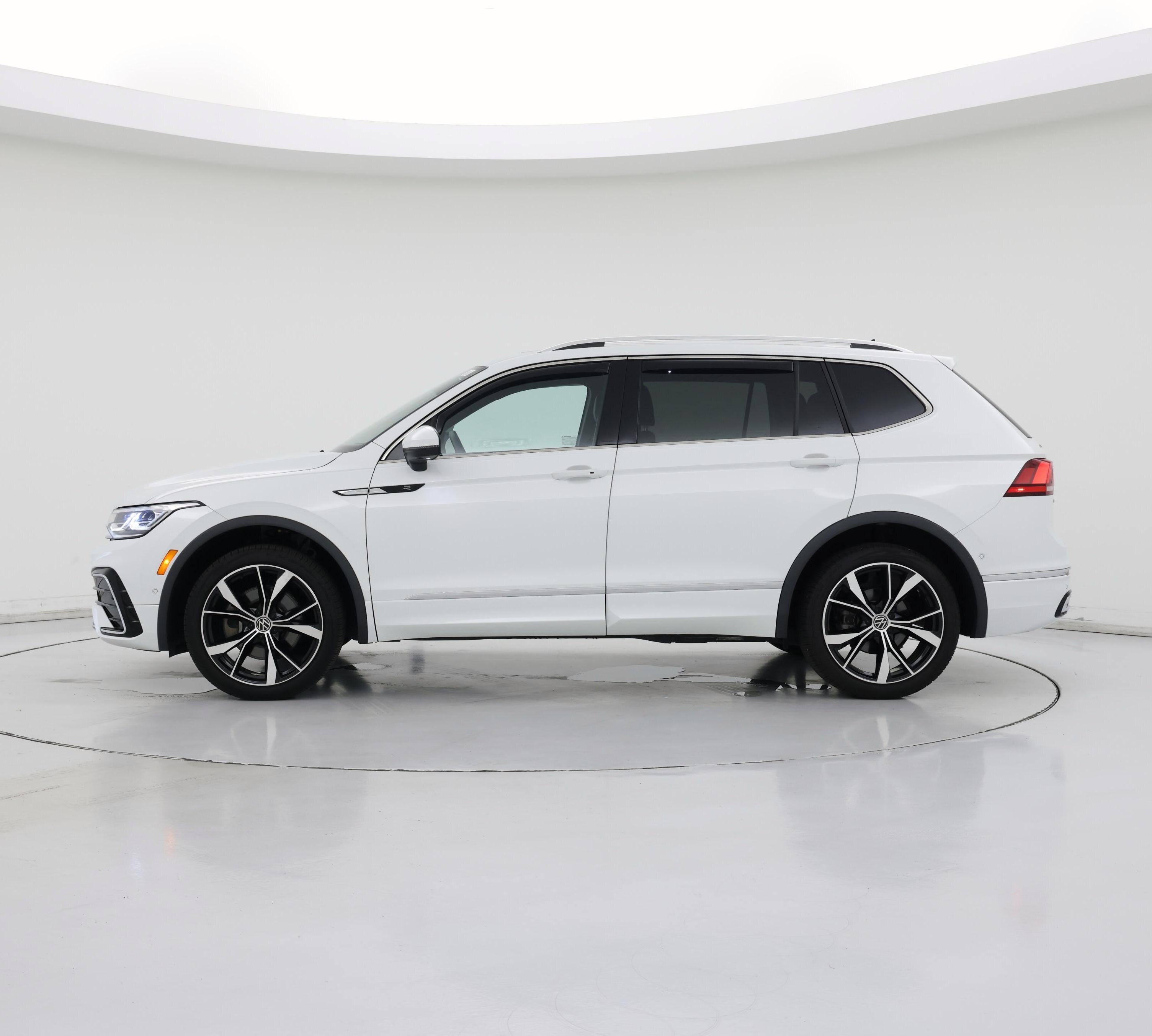 Thumbnail: 2022 Volkswagen Tiguan - 3