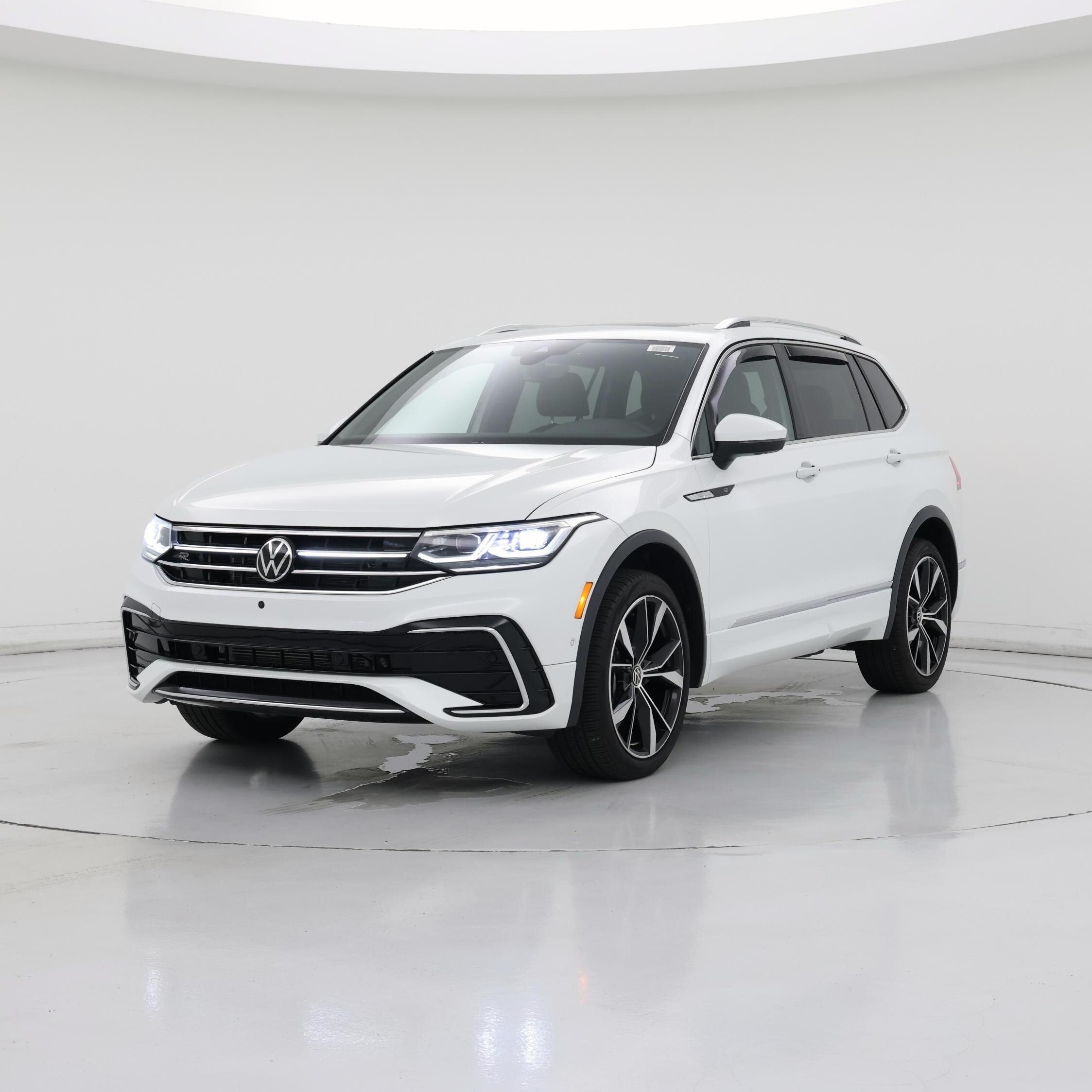 Thumbnail: 2022 Volkswagen Tiguan - 4