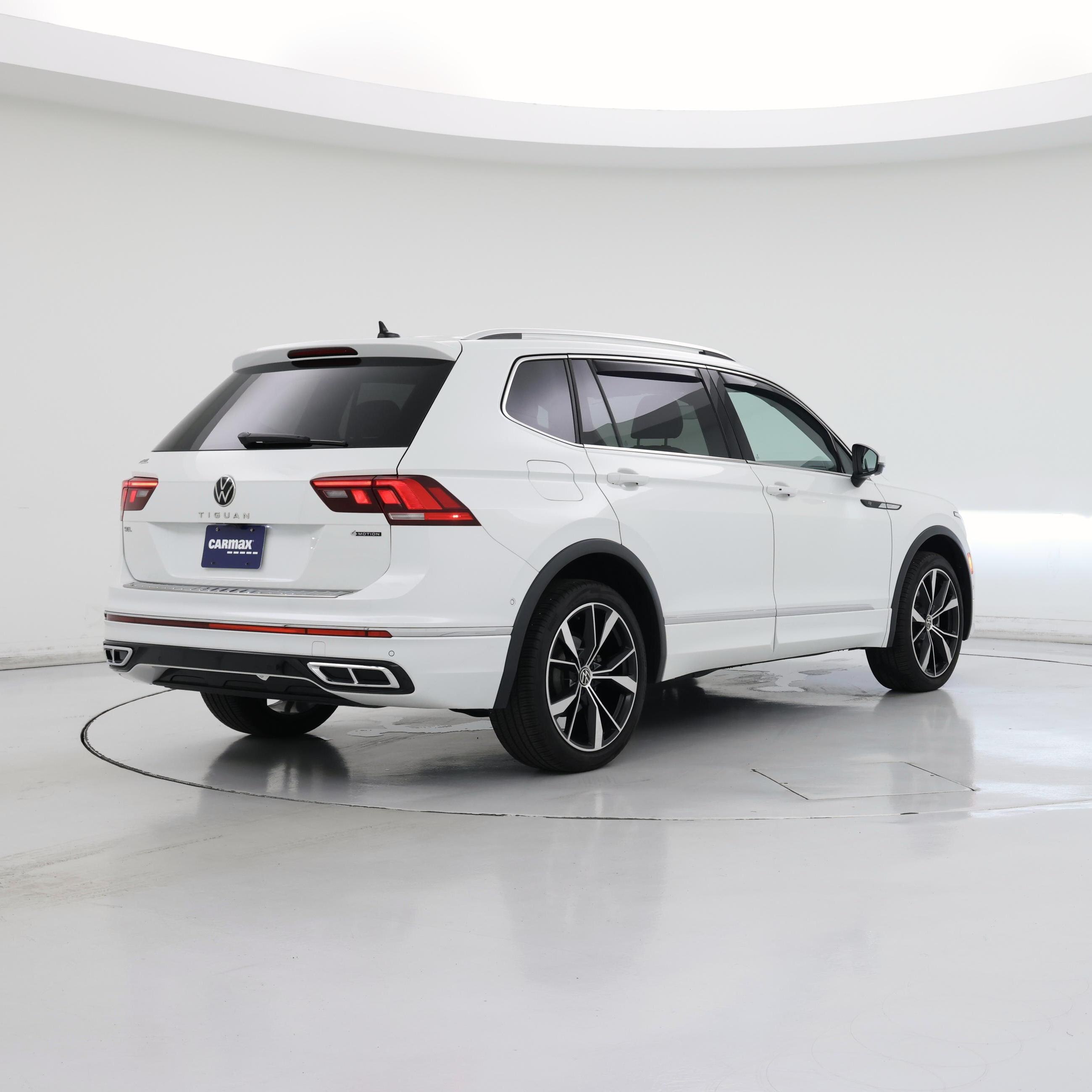Thumbnail: 2022 Volkswagen Tiguan - 8