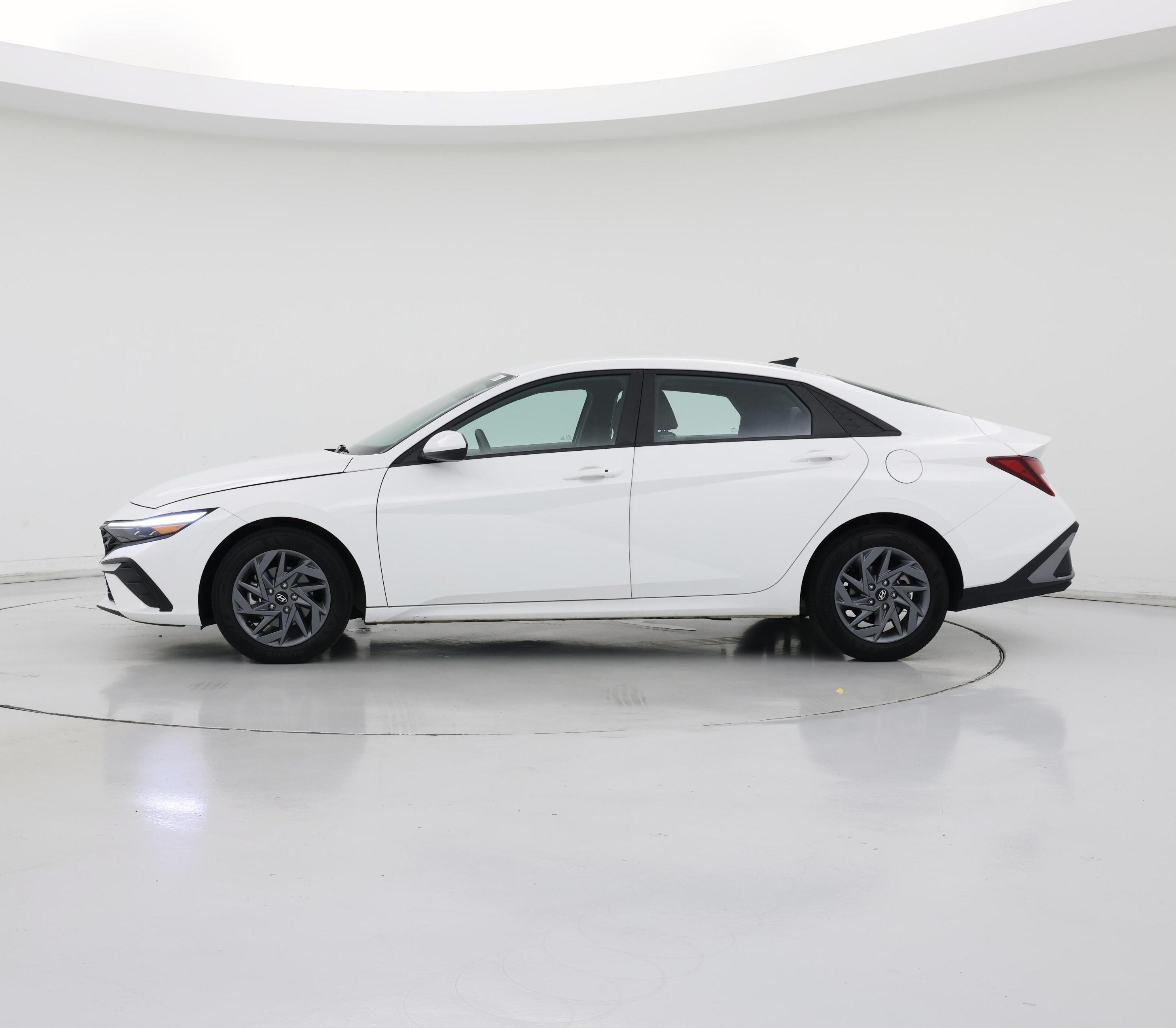Thumbnail: 2024 Hyundai Elantra - 3