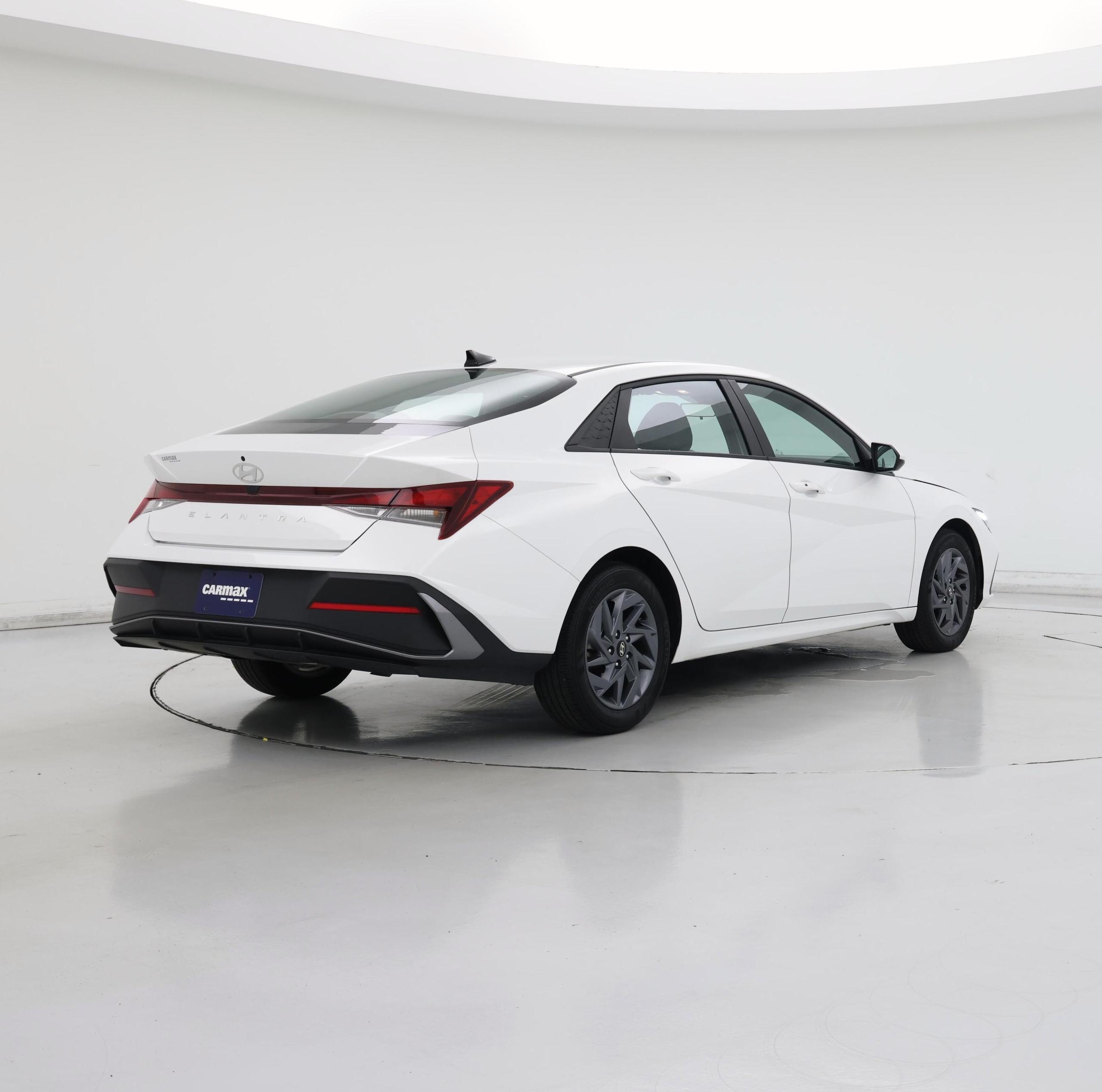 Thumbnail: 2024 Hyundai Elantra - 8