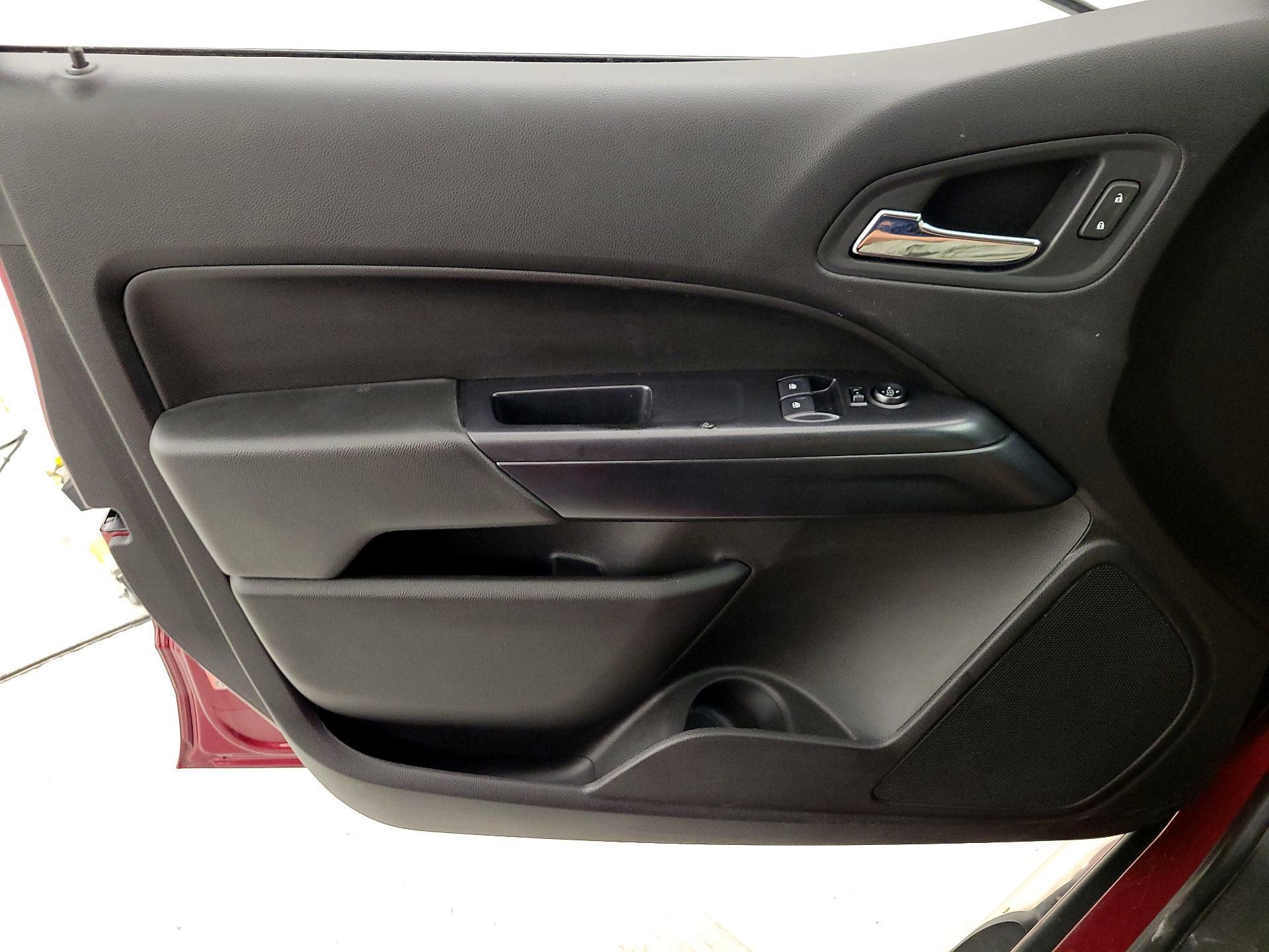 Thumbnail: 2019 Chevrolet Colorado - 12