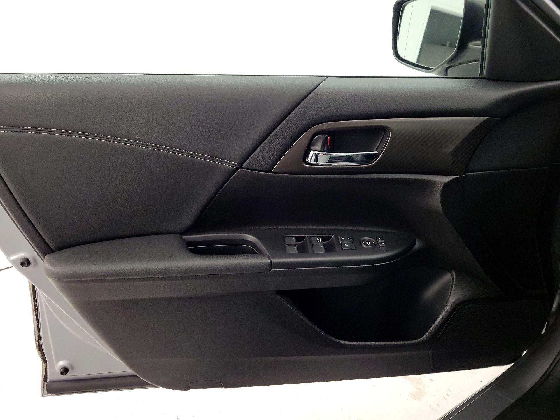Thumbnail: 2016 Honda Accord - 12