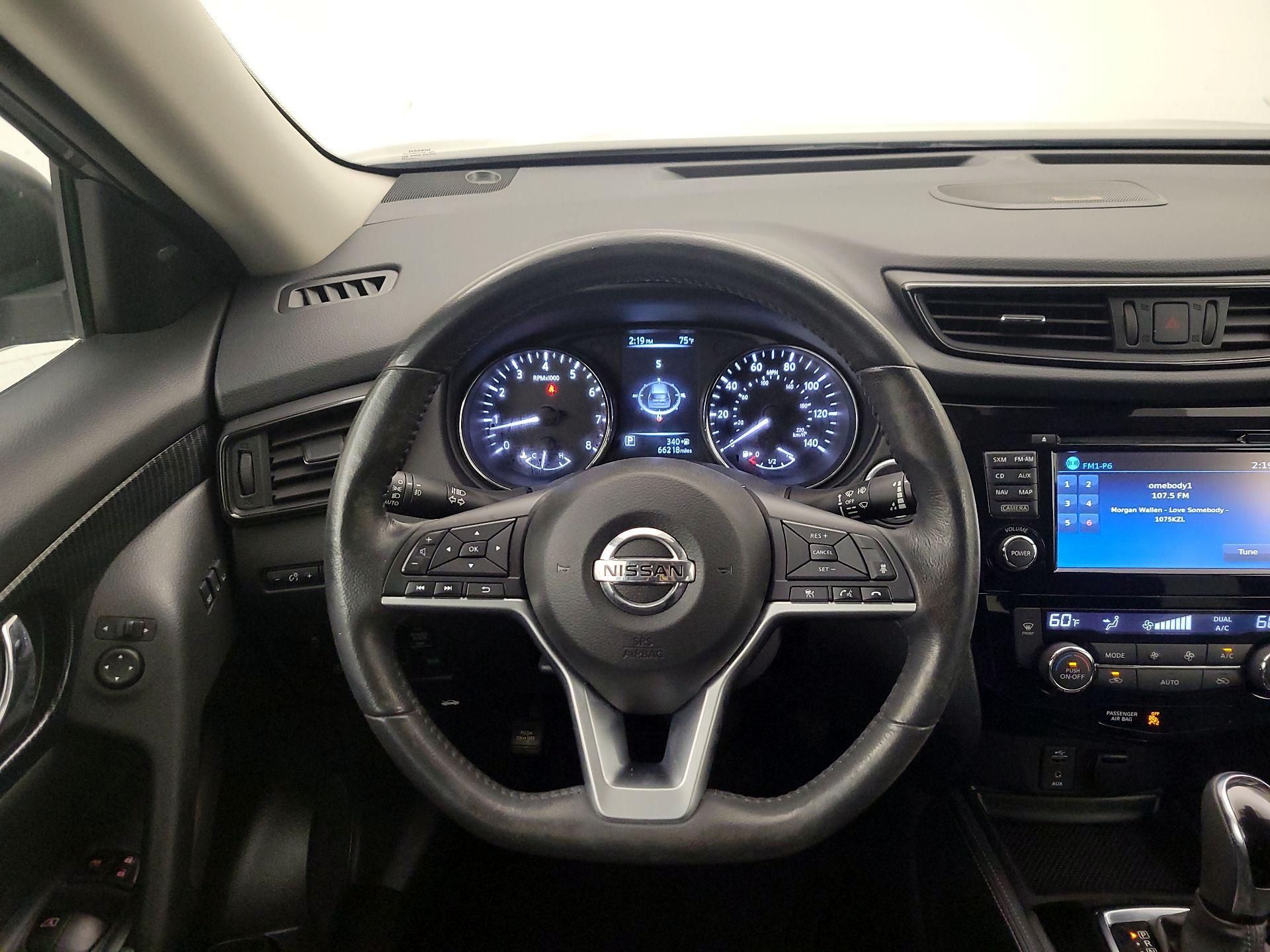Thumbnail: 2017 Nissan Rogue - 10