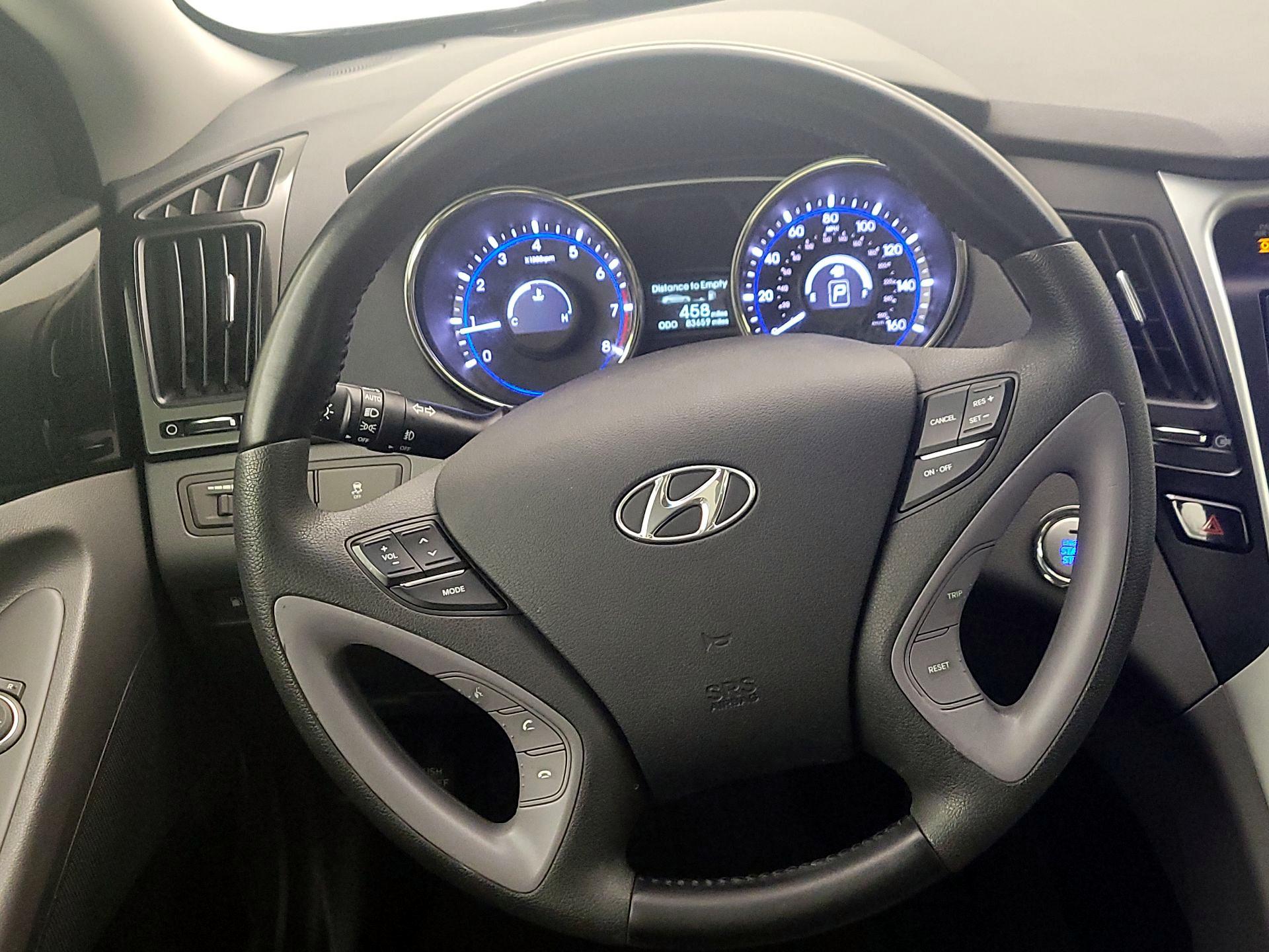 Thumbnail: 2013 Hyundai Sonata - 10