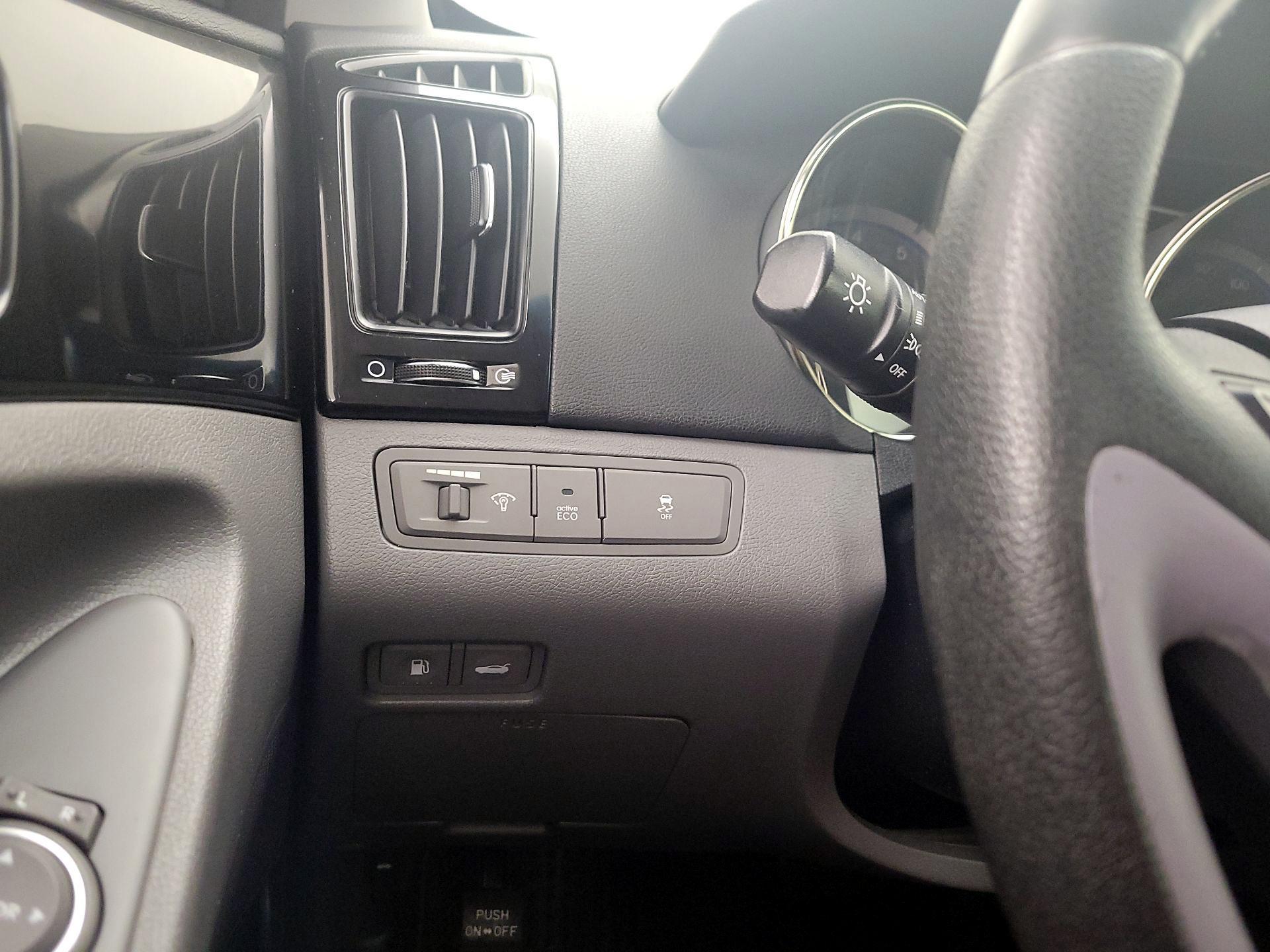 Thumbnail: 2013 Hyundai Sonata - 13