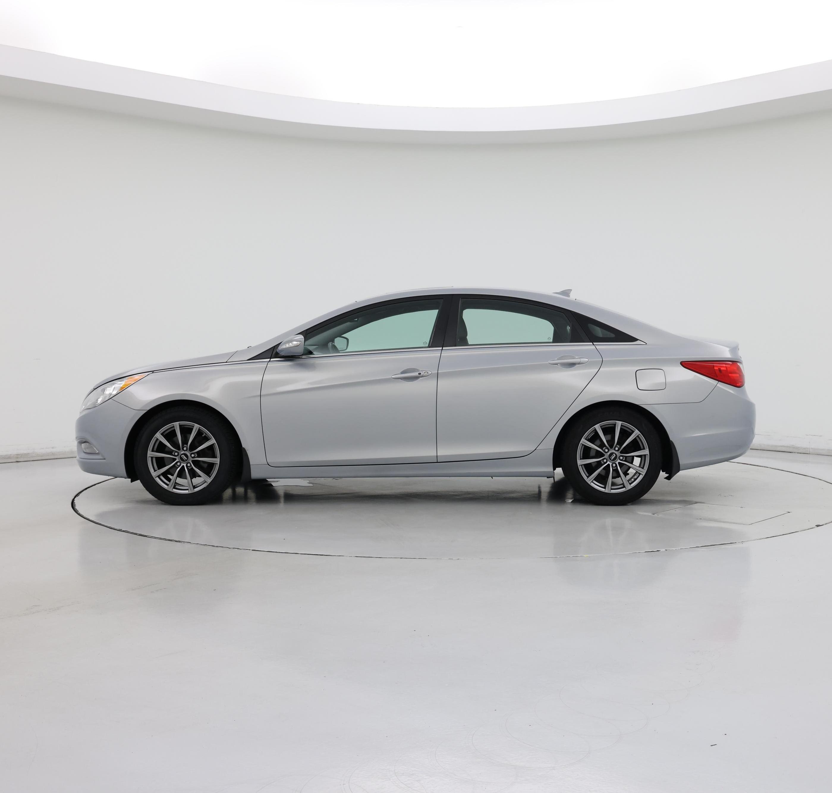 Thumbnail: 2013 Hyundai Sonata - 3