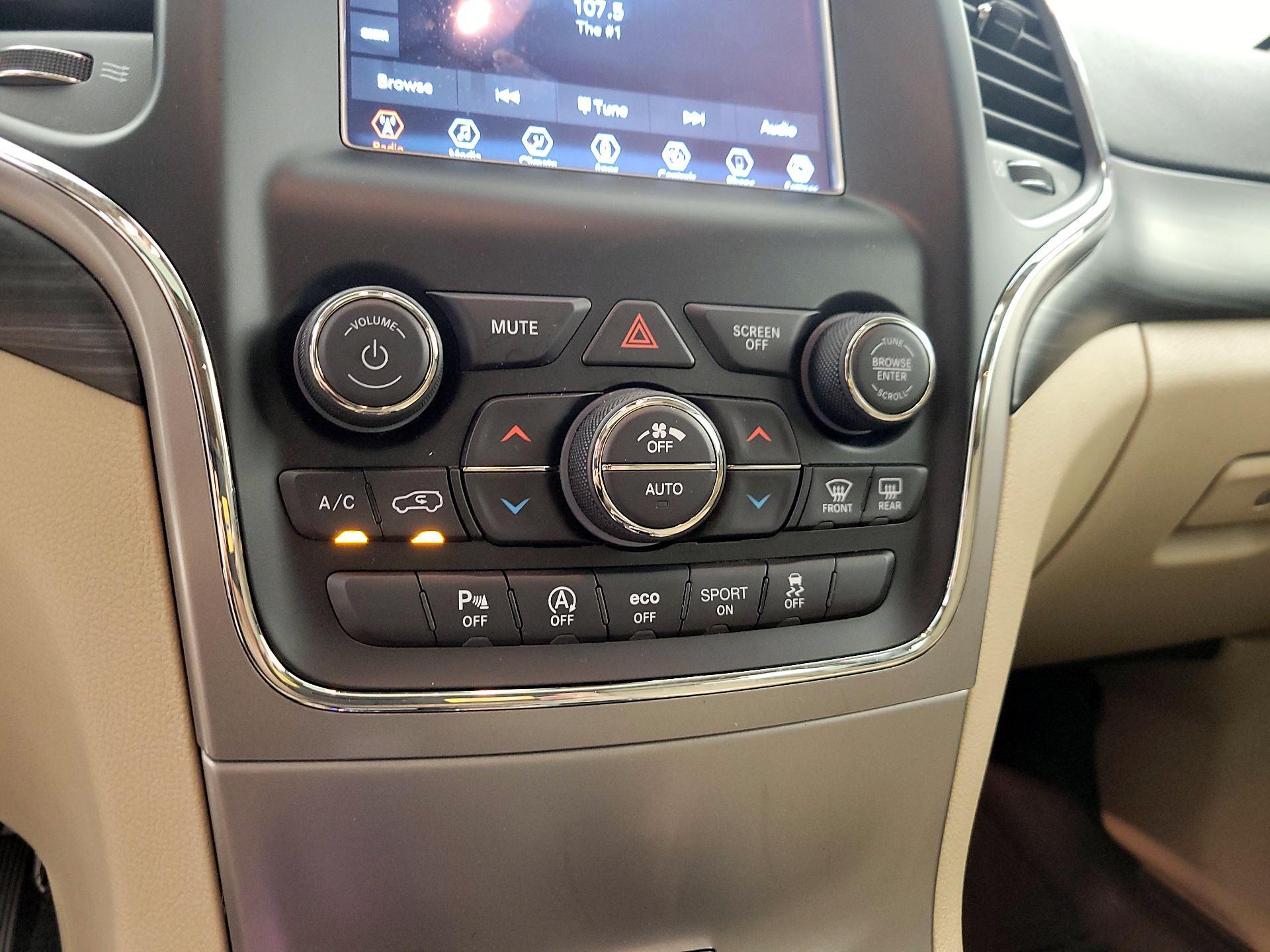 Thumbnail: 2021 Jeep Grand Cherokee - 16
