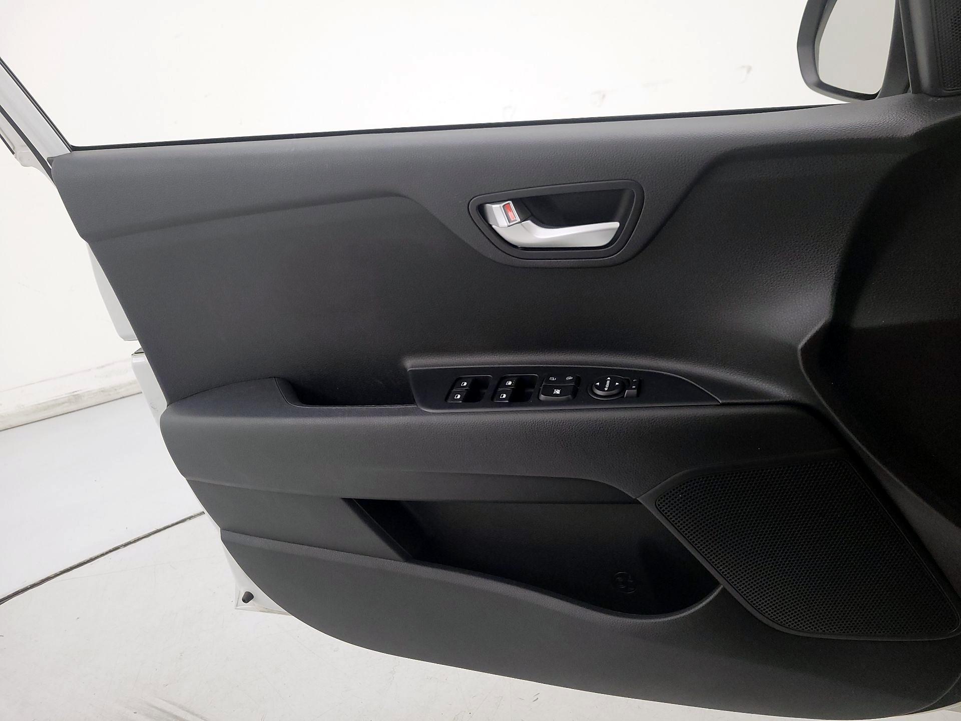 Thumbnail: 2019 Kia Rio - 12