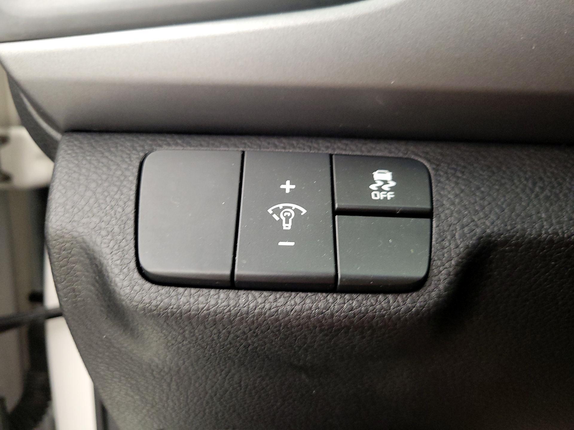 Thumbnail: 2019 Kia Rio - 13