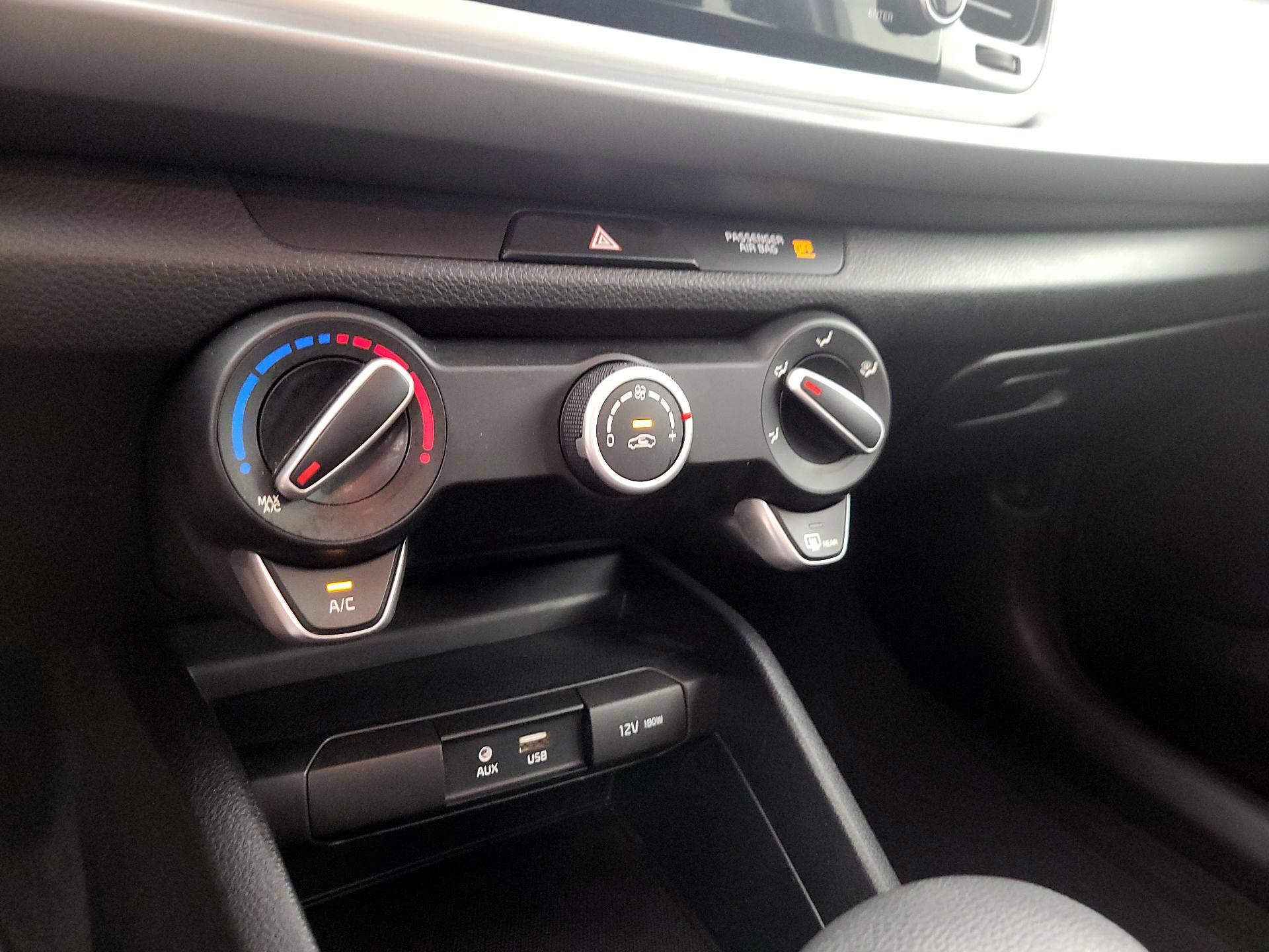 Thumbnail: 2019 Kia Rio - 16