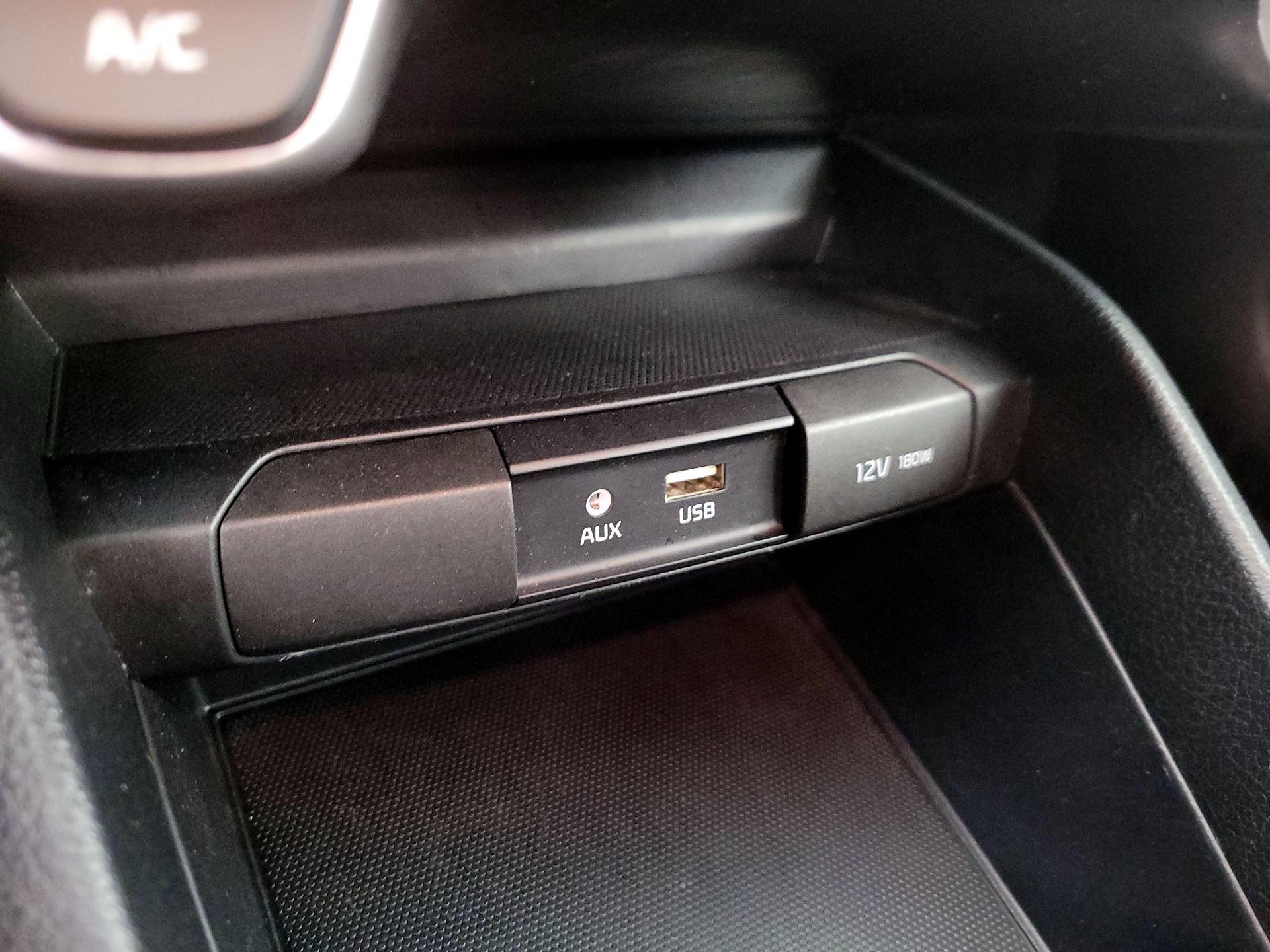 Thumbnail: 2019 Kia Rio - 18