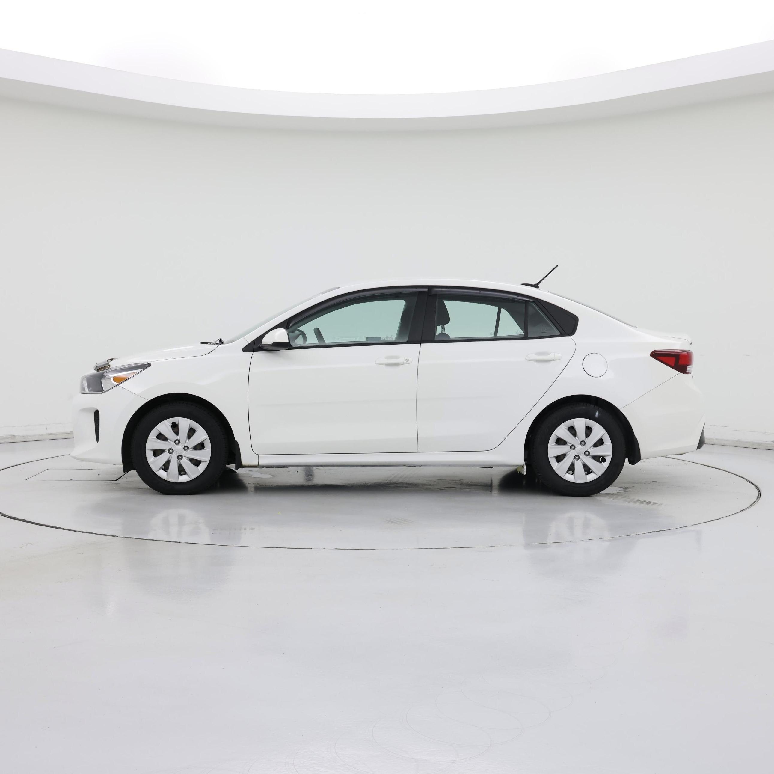 Thumbnail: 2019 Kia Rio - 3