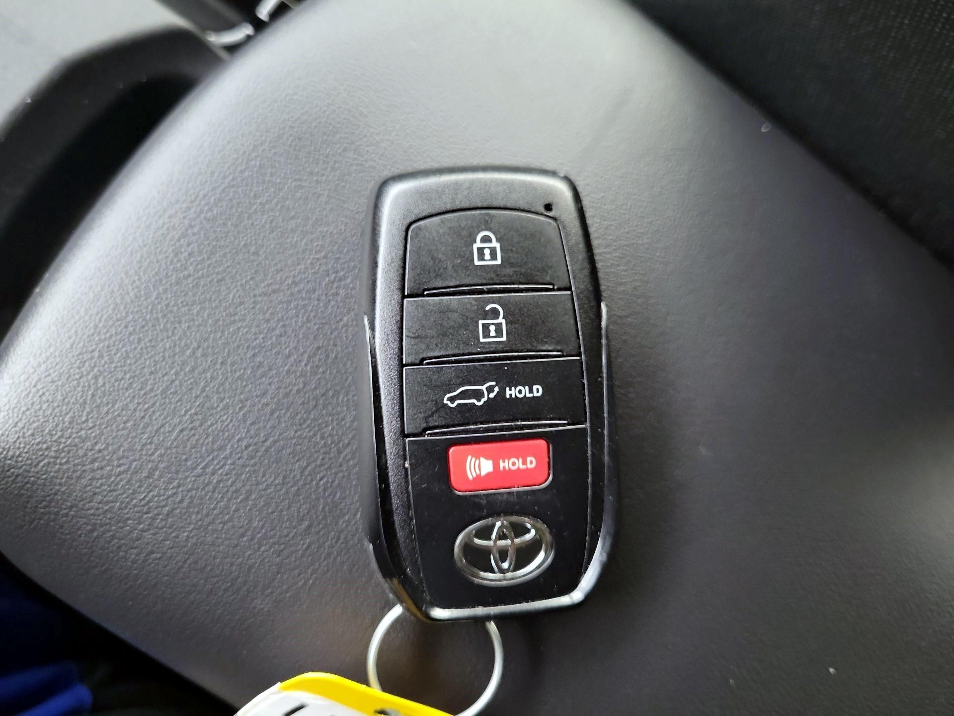Thumbnail: 2024 Toyota Prius - 20