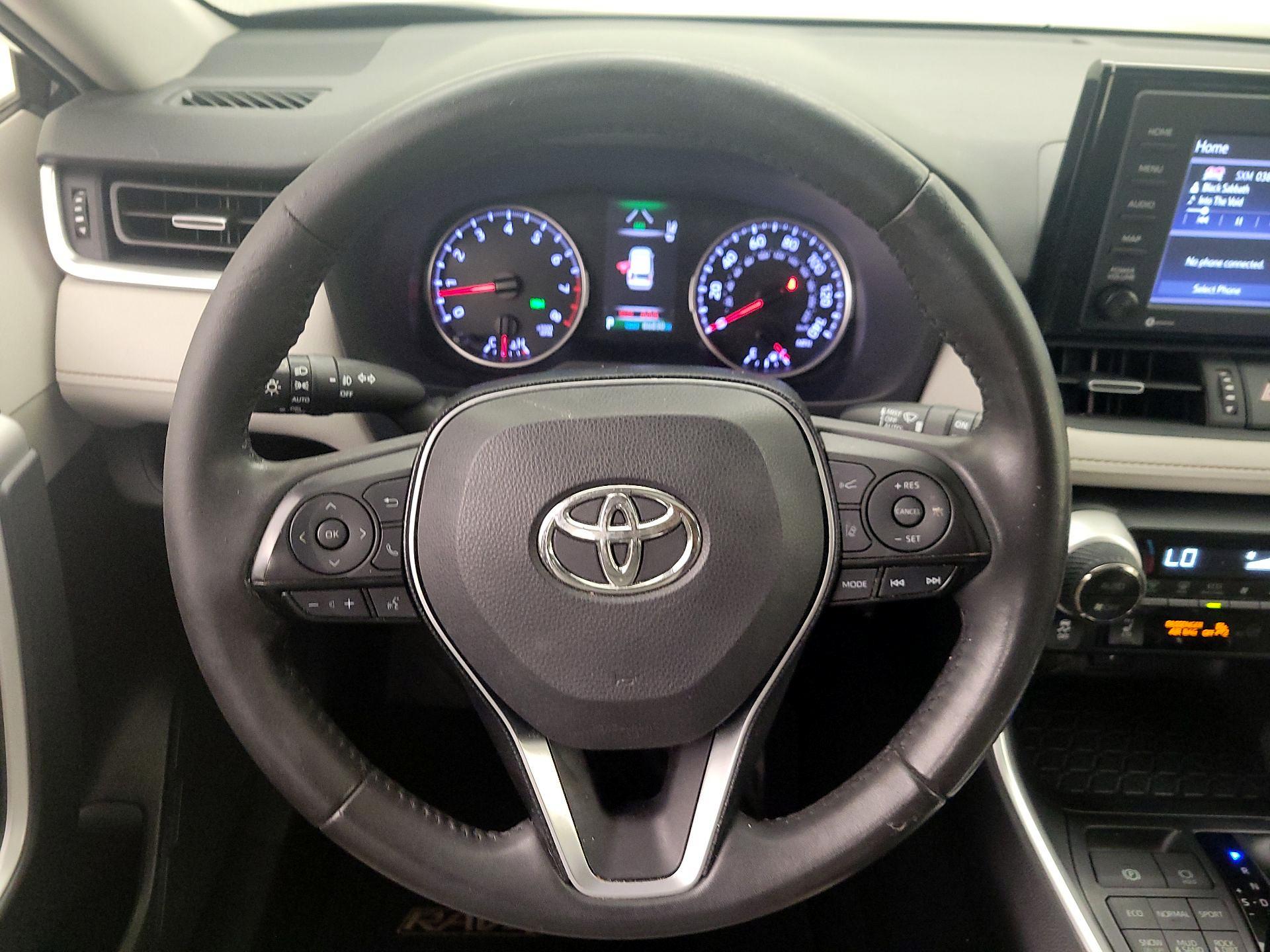 Thumbnail: 2020 Toyota RAV4 - 10