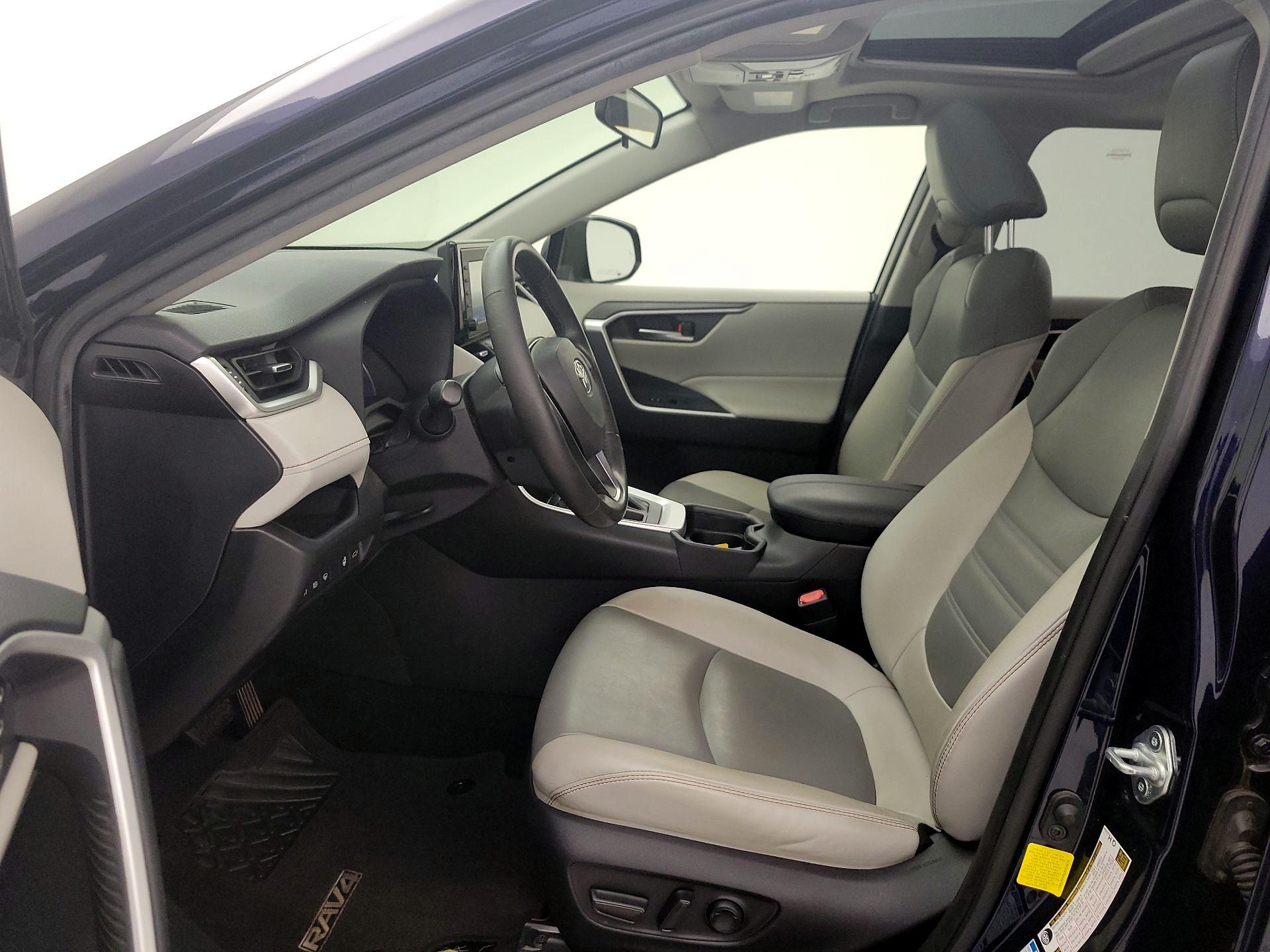 Thumbnail: 2020 Toyota RAV4 - 11